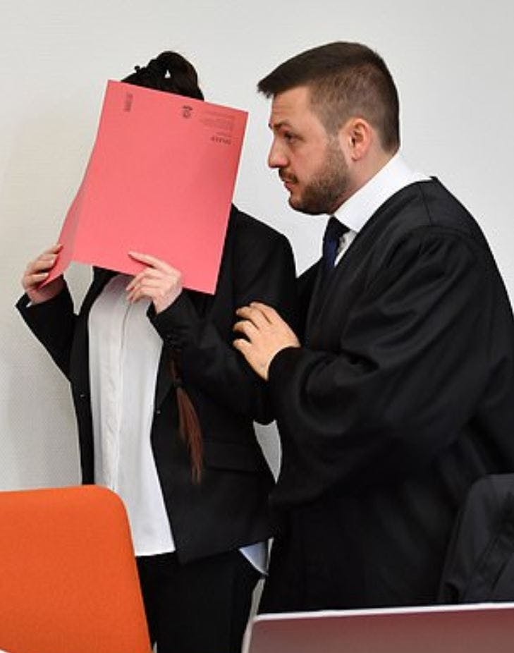 https://imgix.seoghoer.dk/2019-04-09_16_35_38-isis_morality_policewoman_covers_her_face_as_she_appears_in_german_court_dai.jpg