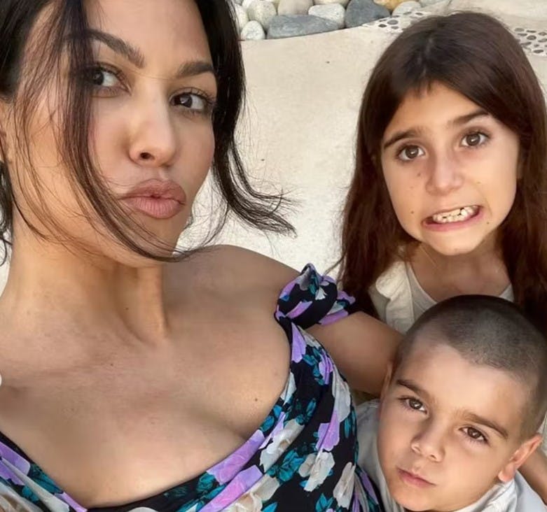 Kourtney Kardashian med datteren Penelope og sønnen Reign