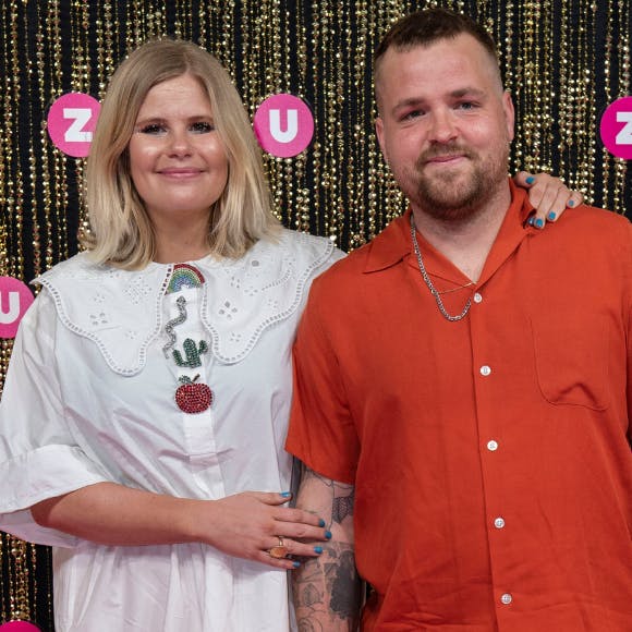Joakim Ingversen banker Sofie Linde i tv-duel