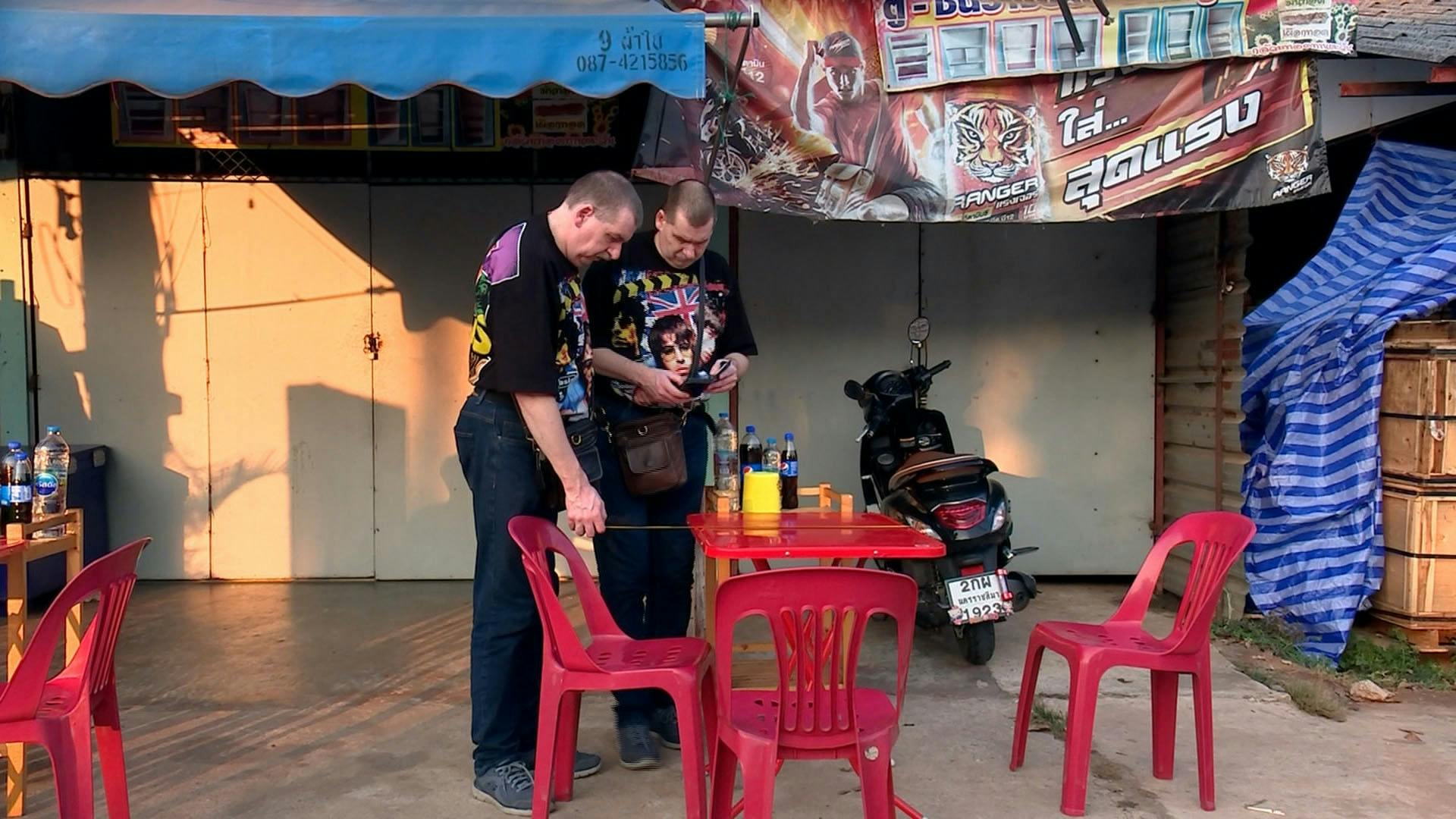 I TV 2-programmet "Anders & Torben - tvillingerne og madimperiet" følger man tvillingerne, når de går i gang med deres restaurant. 