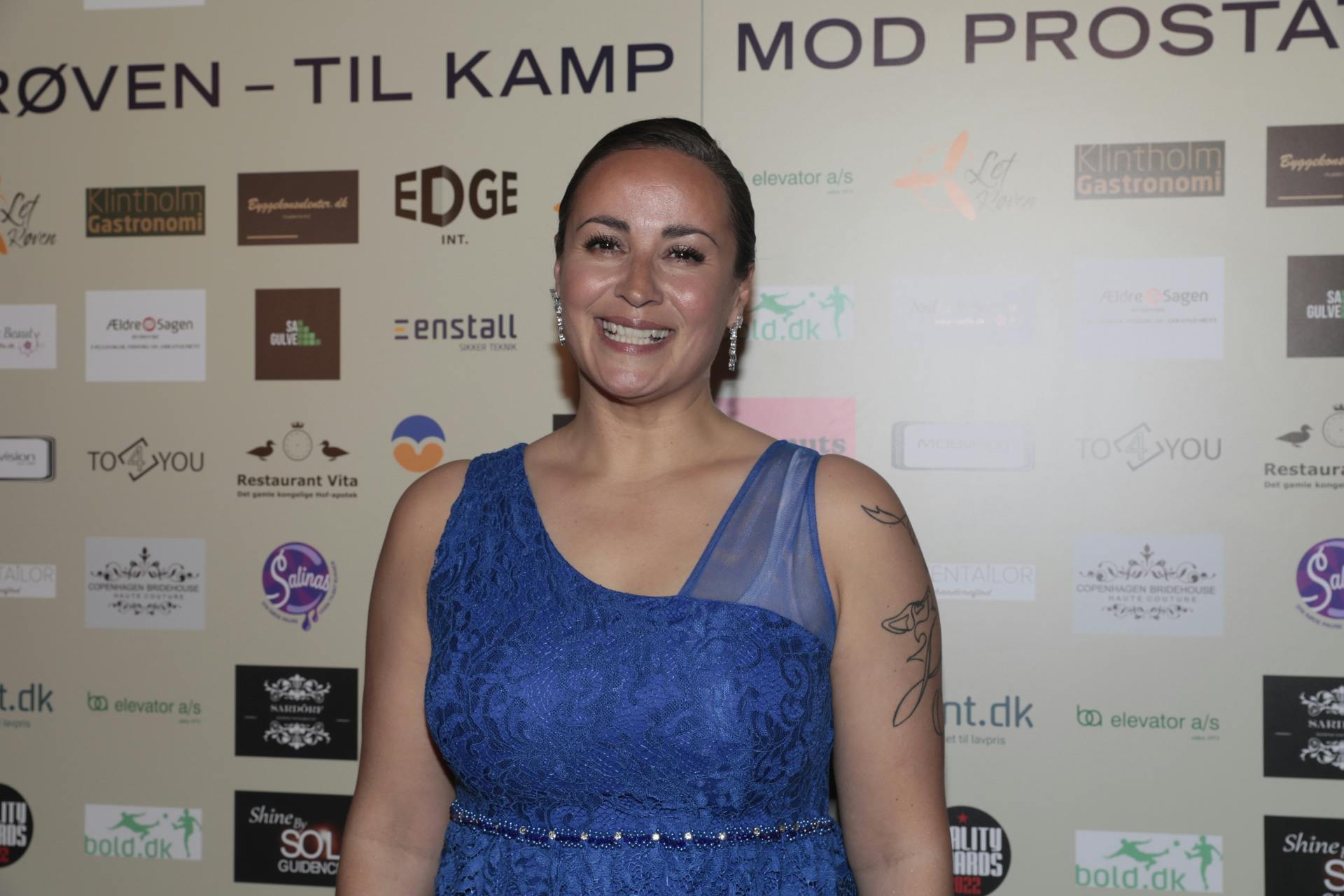 Julie Berthelsen til kræftshowet "Let røven", der samler ind til forskning i prostatakræft.