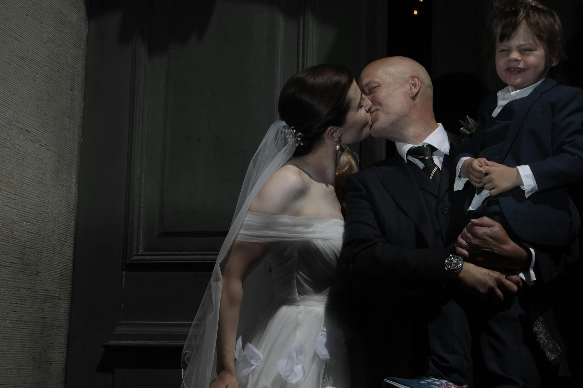 Cecilie Stenspil og Troels Lyby efter vielsen.