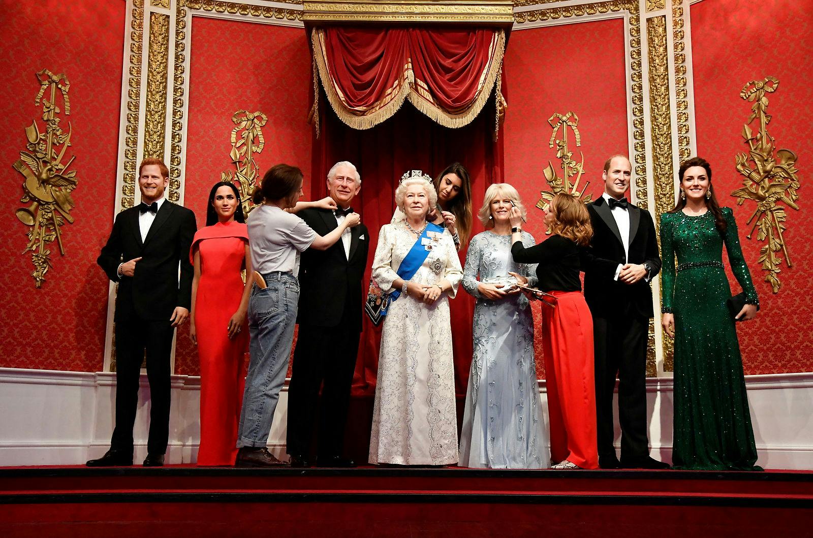 Harry og Meghan er for en stund genforenet med resten af kongefamilien på voksmuseet i London.