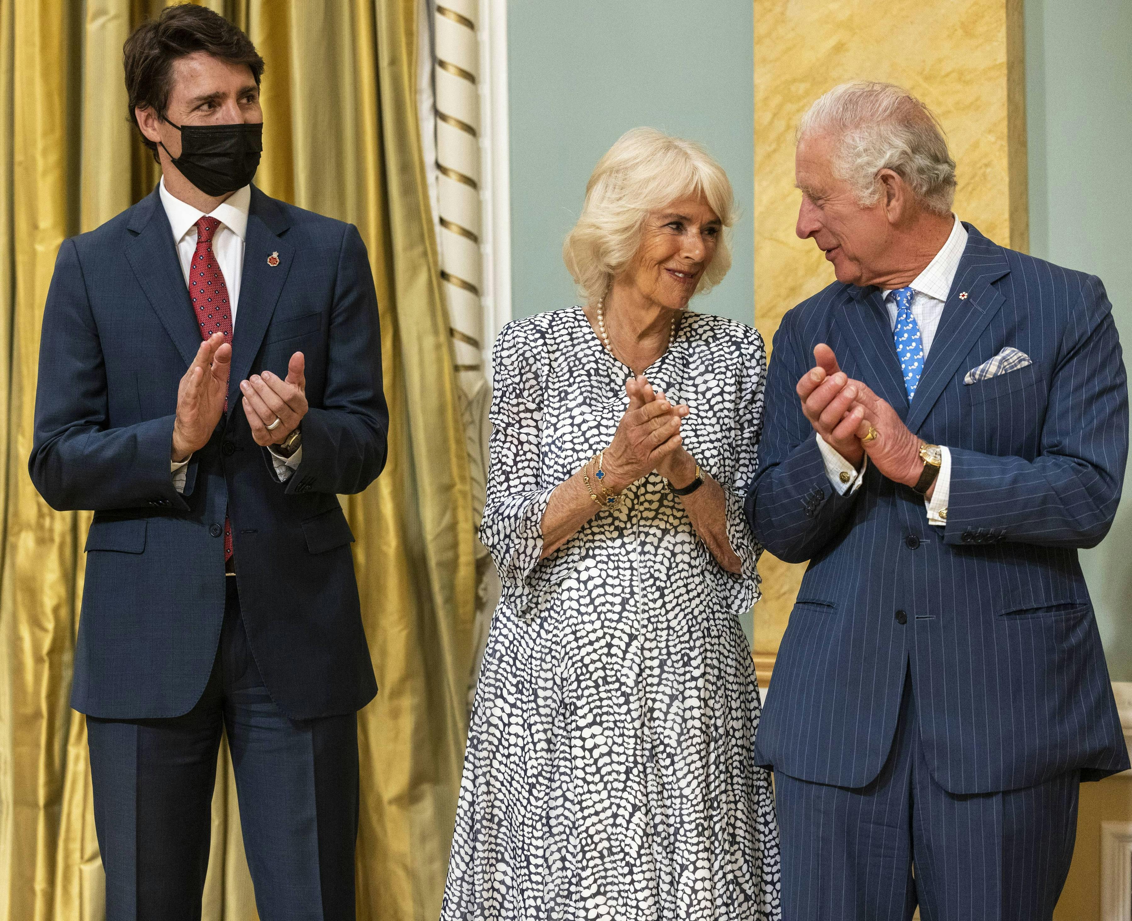 Camilla er i dag 74 år og dermed et år ældre end sin mand.