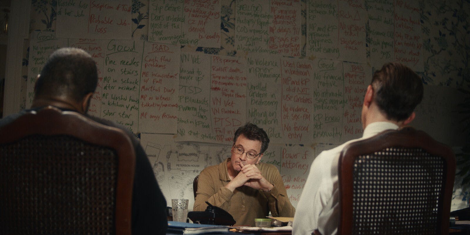 Colin Firth spiller rollen som den morddømte fiktionsforfatter Michael Peterson i tv-serien "The Staircase".