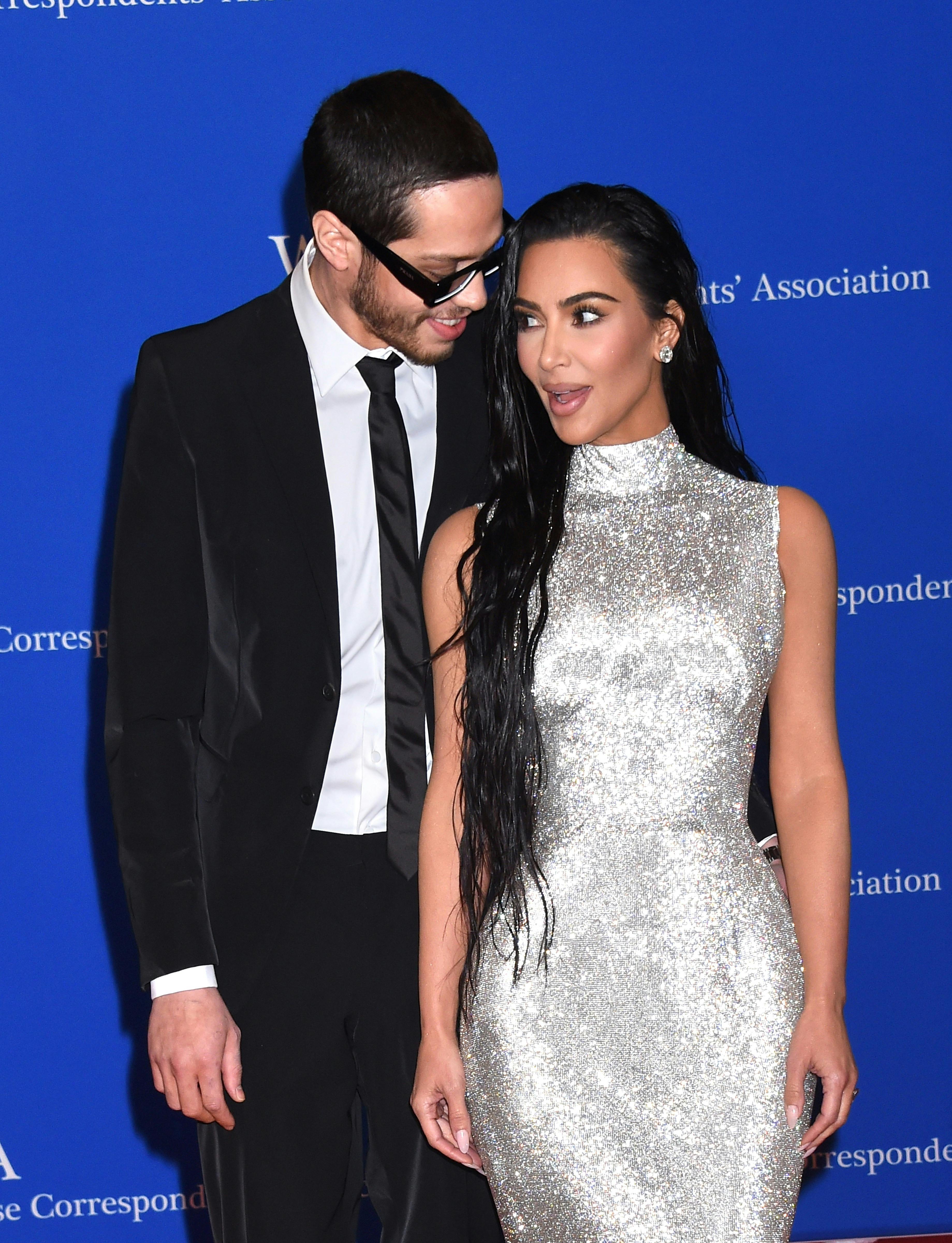 Pete Davidson og Kim Kardashian debuterede som par på den røde løber i slutningen af forrige måned under korrespondentmiddagen i Det Hvide Hus. 