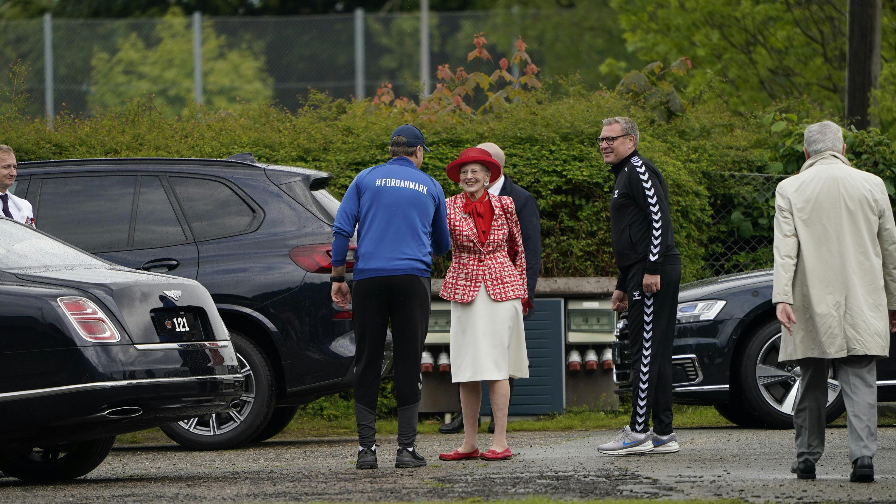Landsholdet fik fint besøg af dronningen