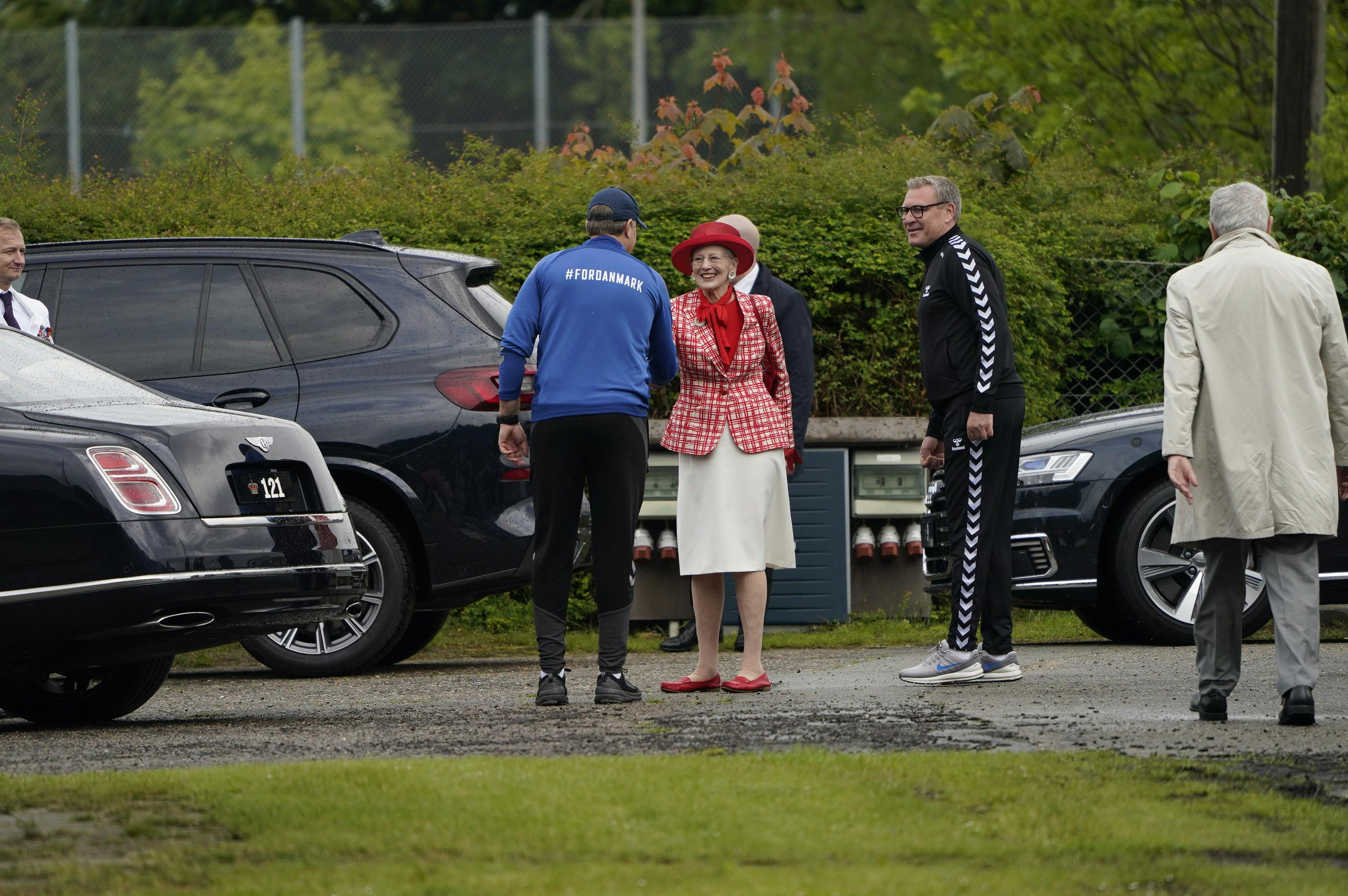 Landsholdet fik fint besøg af dronningen
