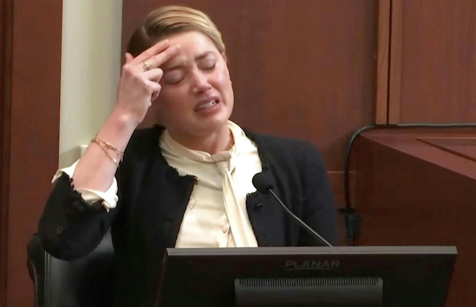 Amber Heard i vidnestolen under et af retsmøderne i sagen.