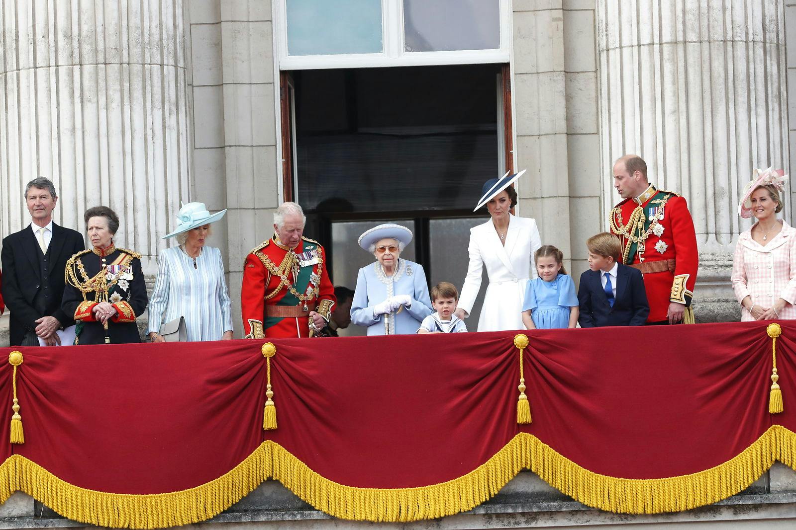 Dronning Elizabeth til Trooping 