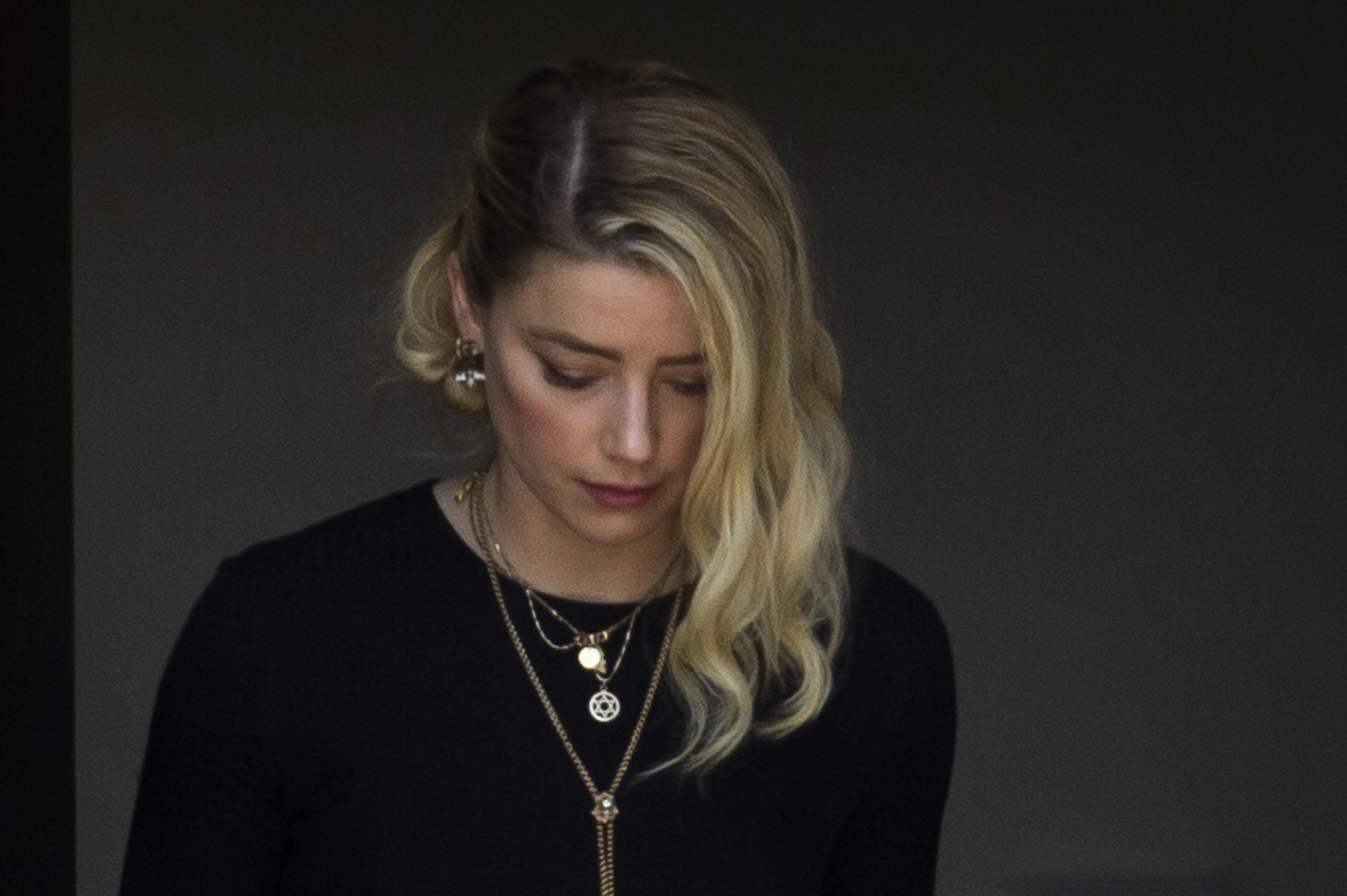 Amber Heard blev dømt til at skulle betale 15 millioner dollar til Johnny Depp. Reelt slipper hun dog med 10,35 millioner dollar, men det kan hun ifølge sin advokat ikke betale