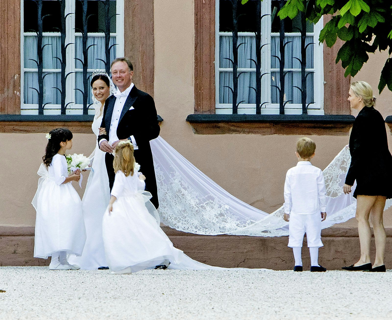 Se billederne: Kronprins Frederik og Mary til bryllup i Berleburg | SE og HØR
