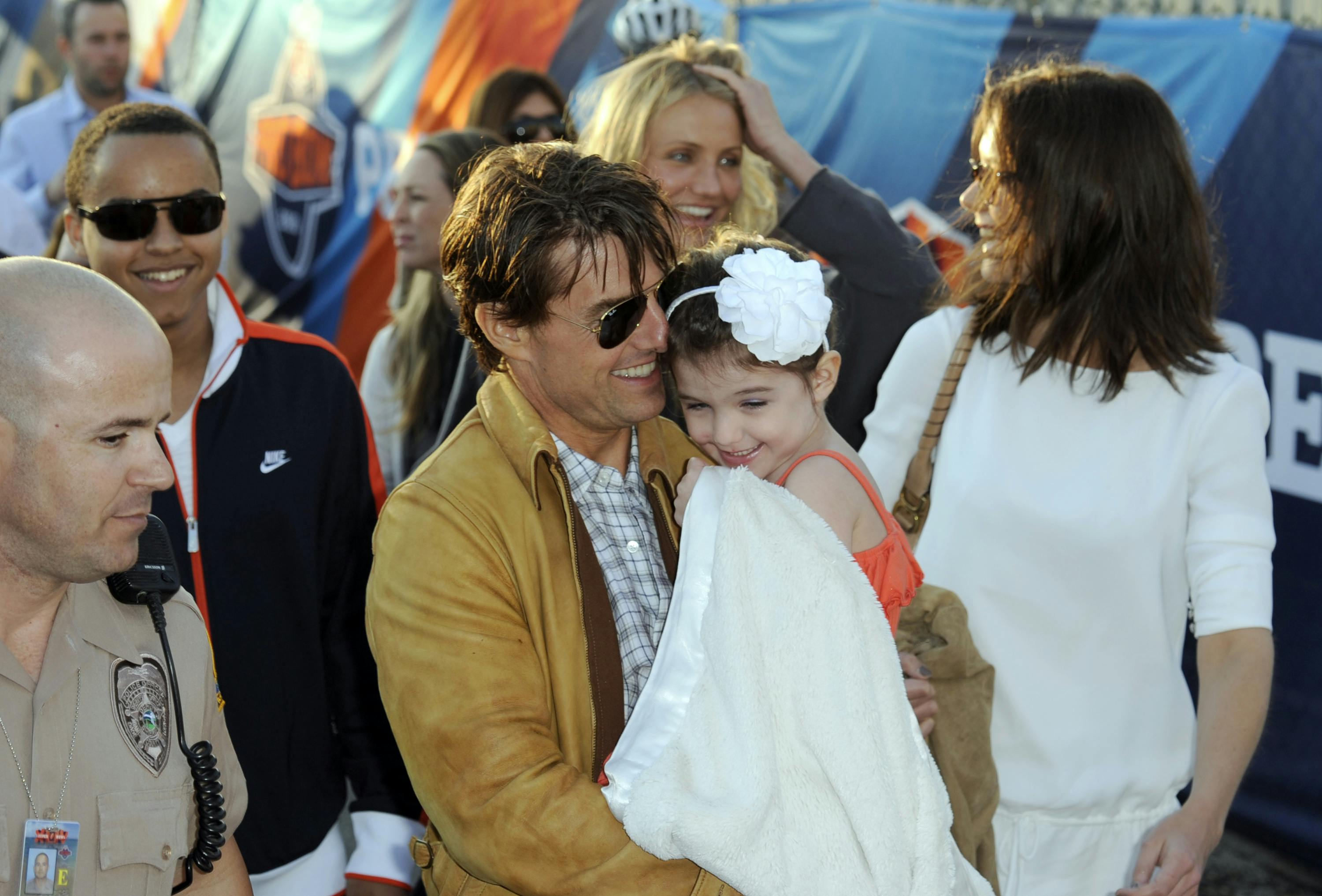 Tom Cruise fotograferet med datteren Suri i februar 2010.