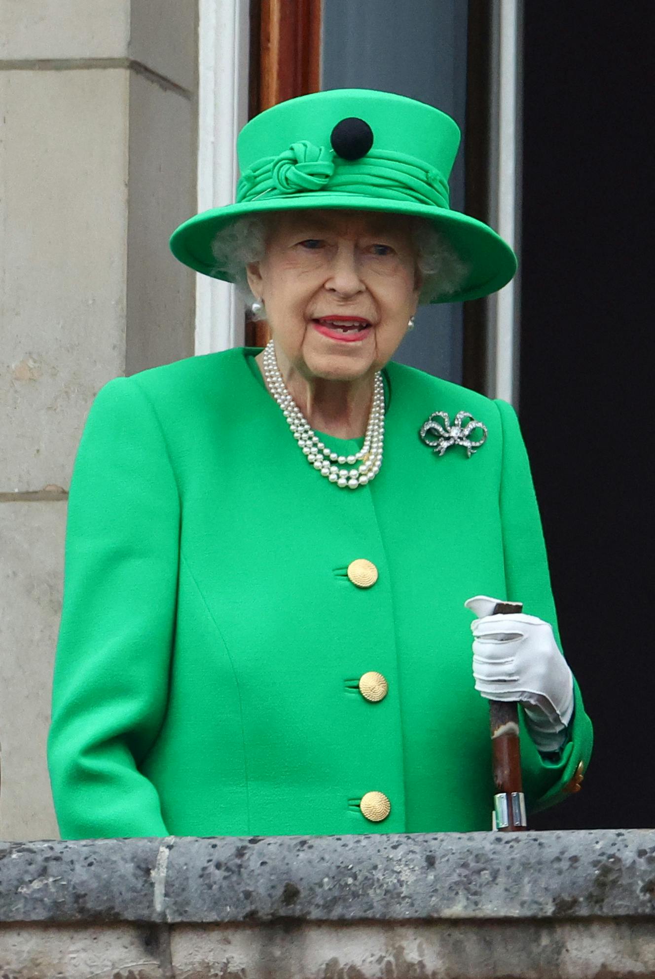 Søndag trådte 96-årige dronning Elizabeth frem på balkonen - til stor glæde for de tusindvis af fremmødte.
