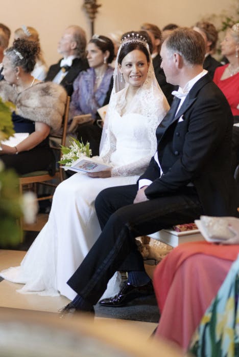 Parret gav deres "ja" til hinanden i slotskapellet.