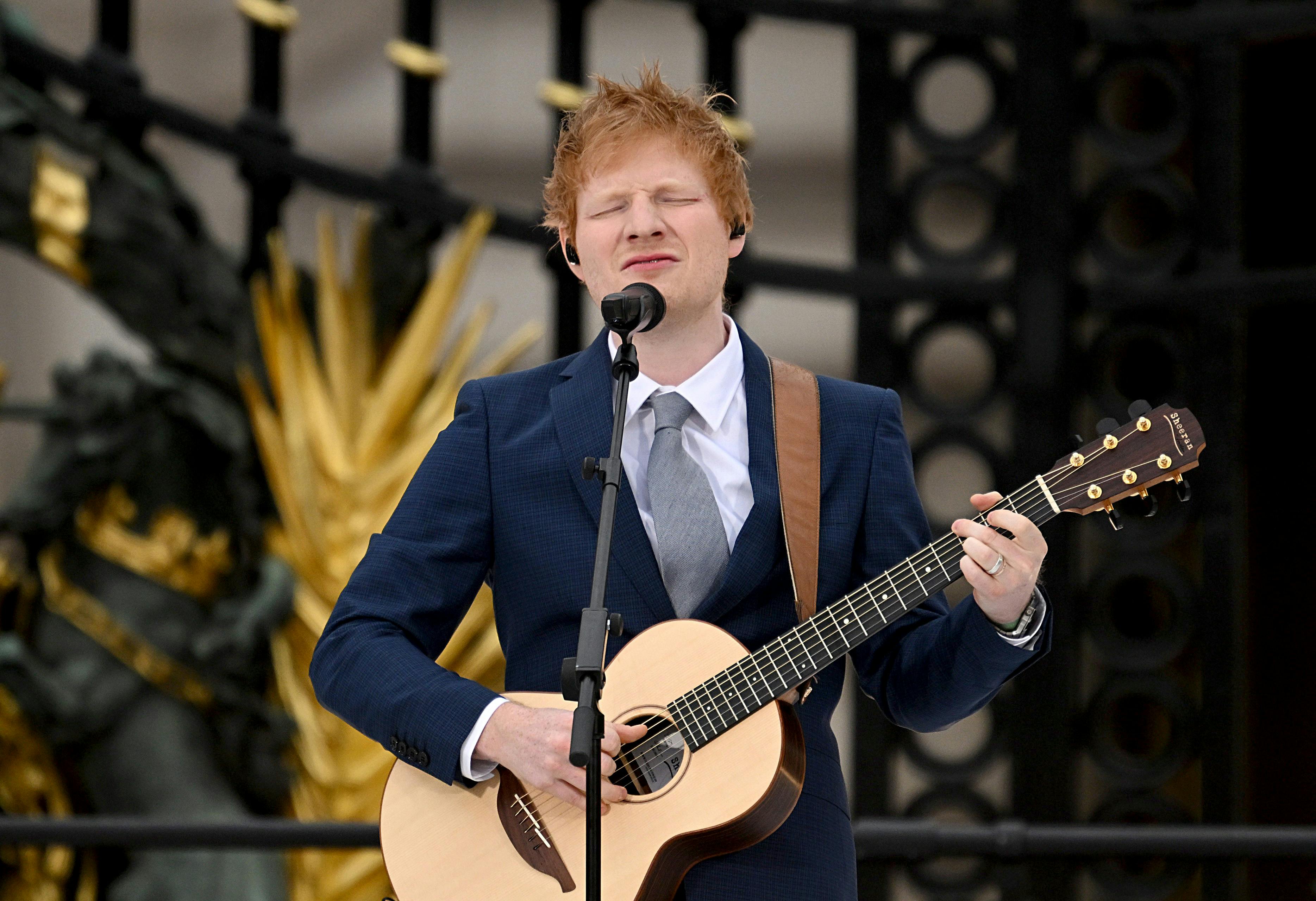 Ed Sheeran optræder foran Buckingham Palace 5. juni 2022