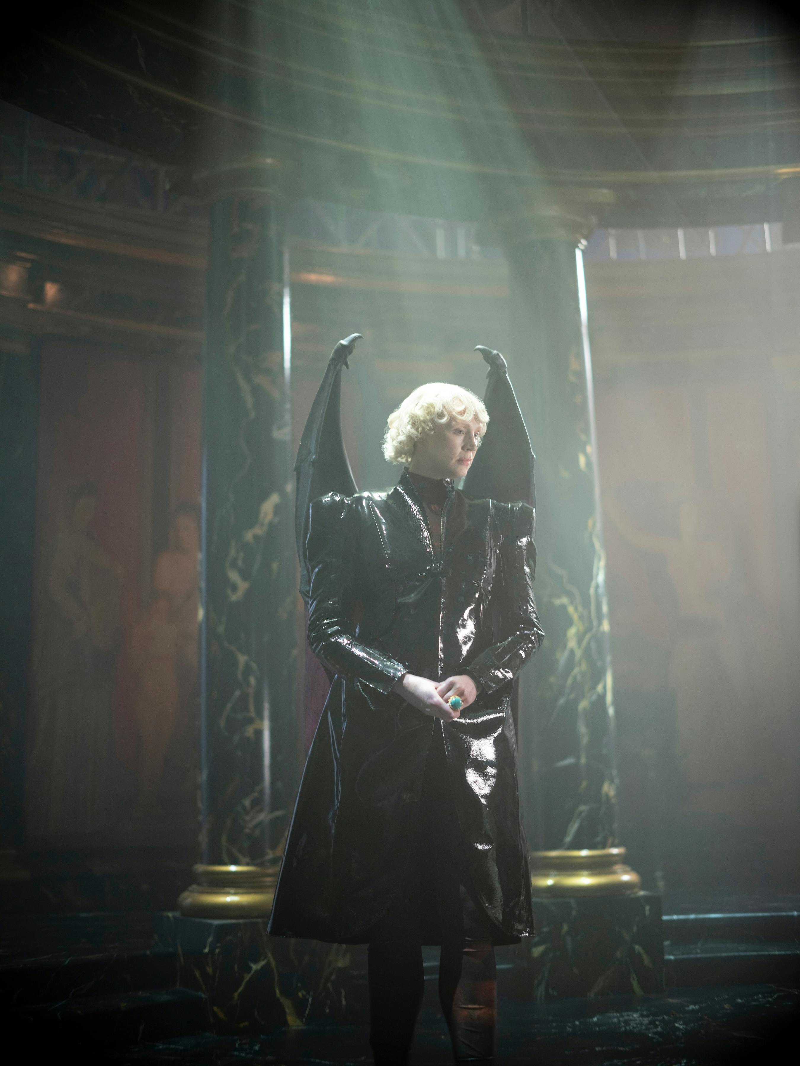 Gwendoline Christie som Lucifer Morningstar i "The Sandman".