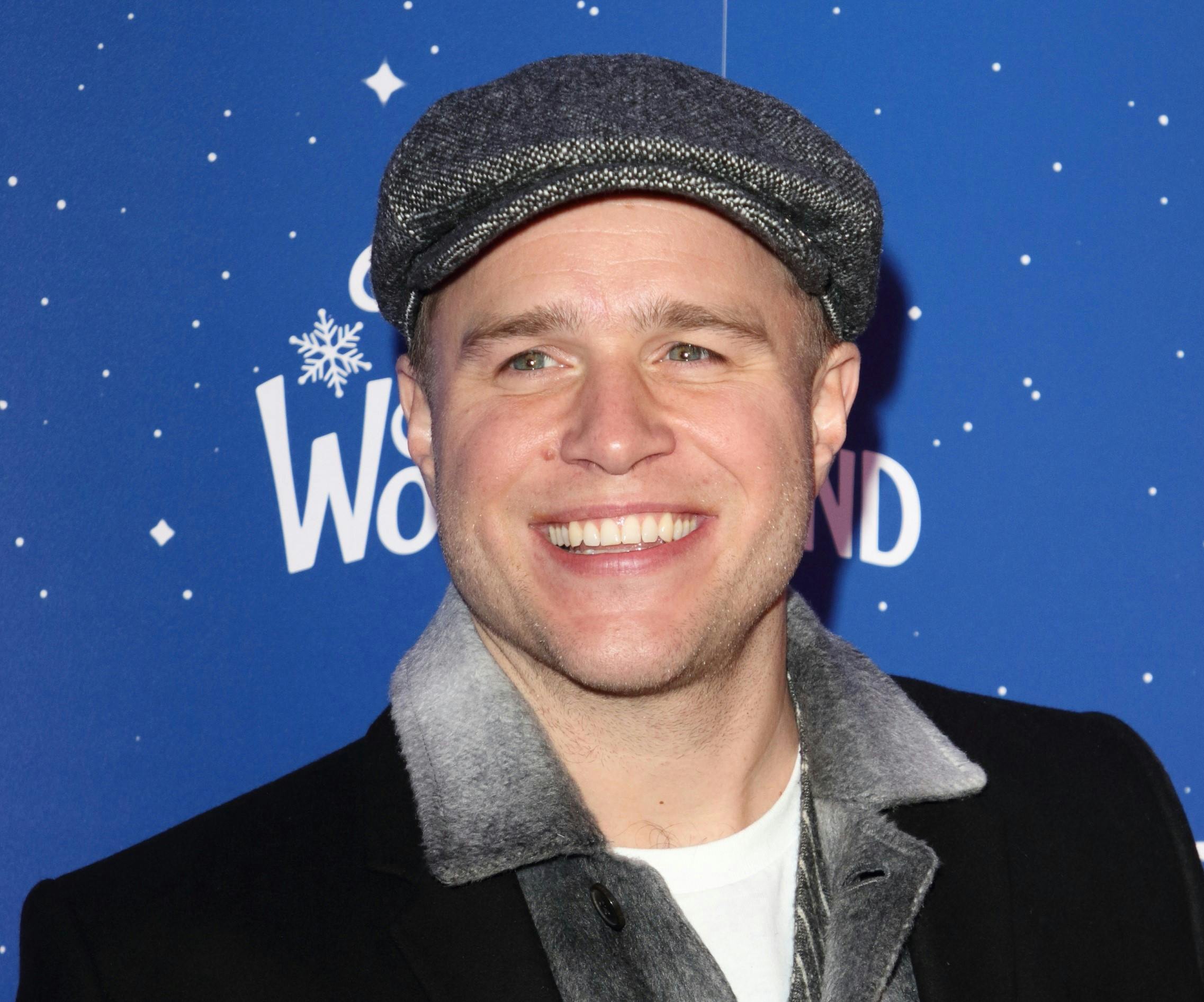 Olly Murs fik sit gennembrud i den britiske udgave af "X Factor". Efterfølgende har han fået skabt sig en karriere som sanger og står blandt andet bag hittet "Troulemaker". 