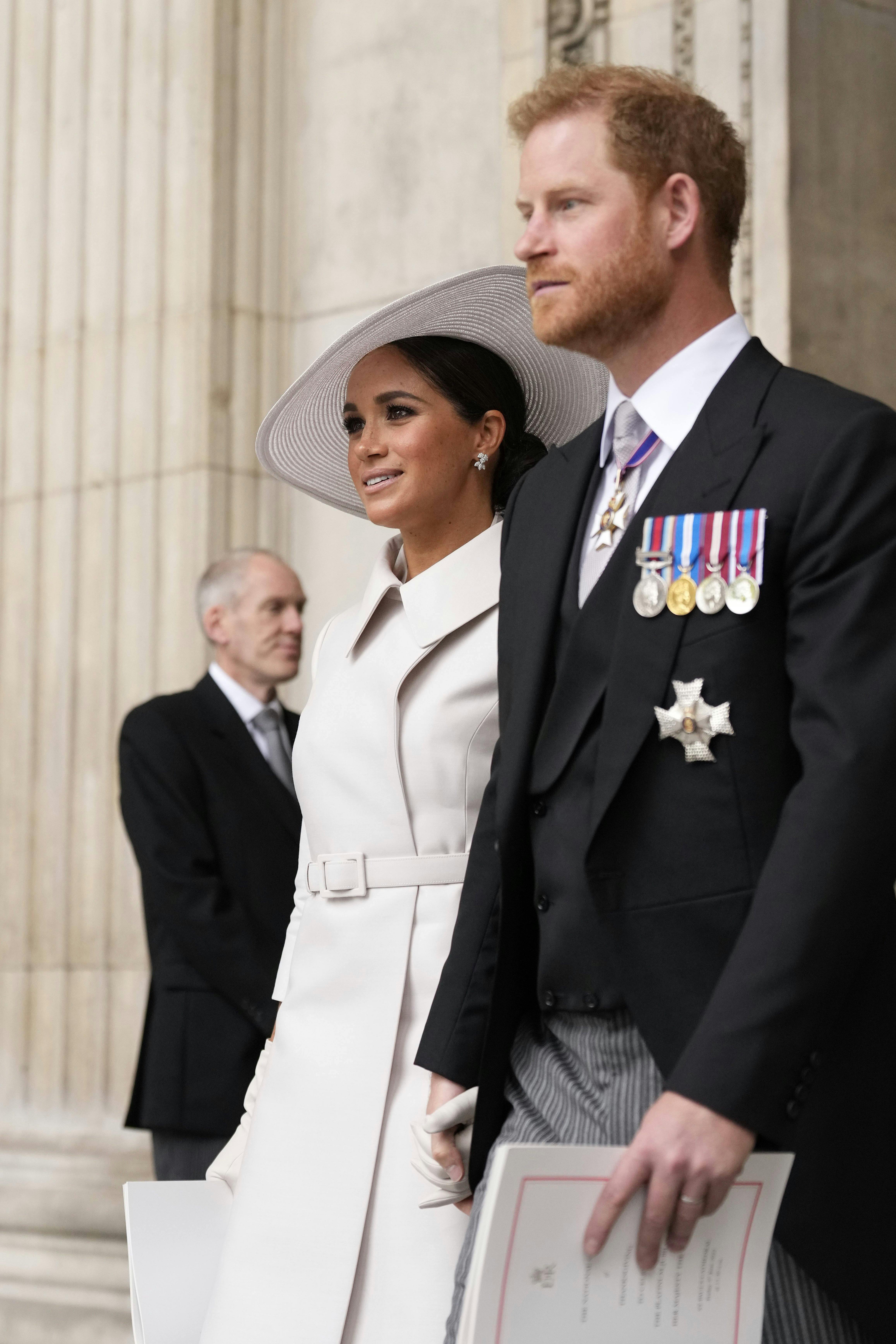 Meghan og Harry var for en stund tilbage i England. Det var deres første officielle arrangement, efter de i januar 2020 trådte tilbage som fremtrædende medlemmer af det britiske kongehus.