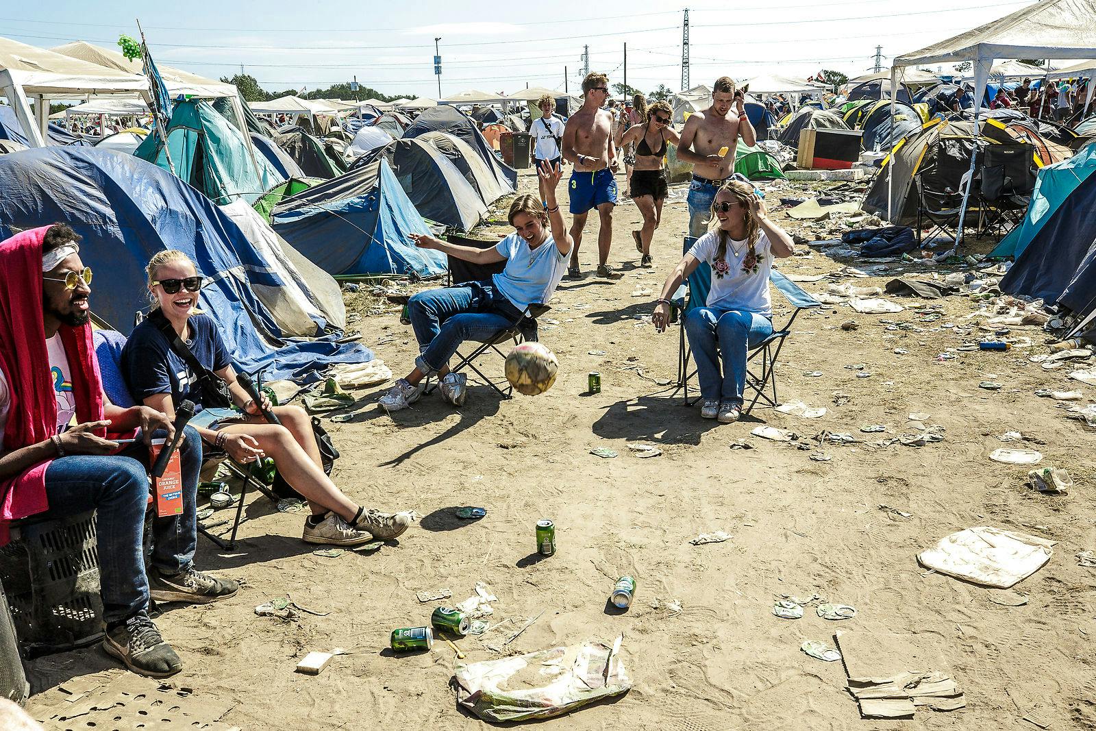 Ølbowling kan man altid spille, men det er som regel sjovere i sol end i regn