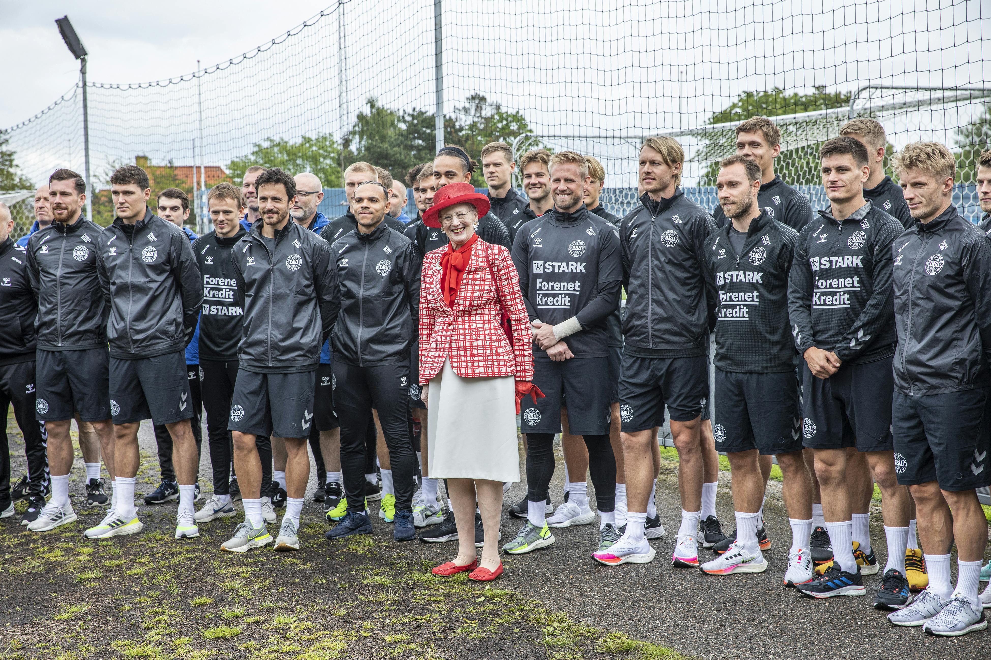 Fodbold Landsholdet fik under denne samling besøg af selveste dronning Margrethe.