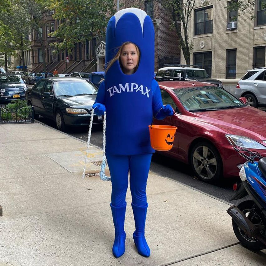 Amy Schumer har åbenbart reklameret så godt for tamponer, at kvinder har revet dem af hylderne. Hvert fald hvis man spørger en tampongigant. 