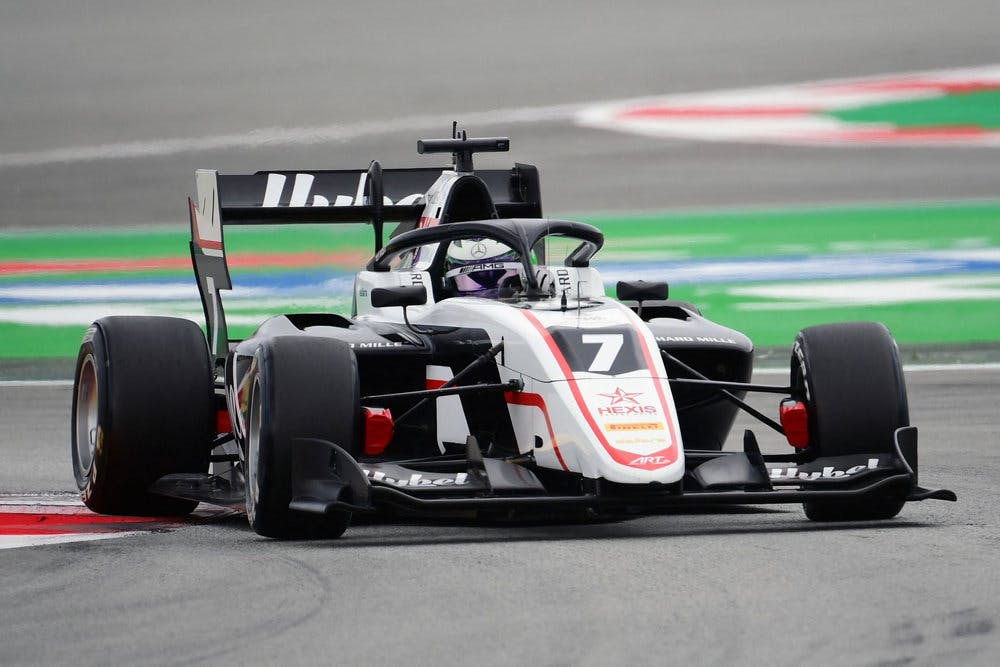 Frederik Vesti hentede lørdag sin første sejr i Formel 2. - På billedet kører den danske racerkører Formel 3.