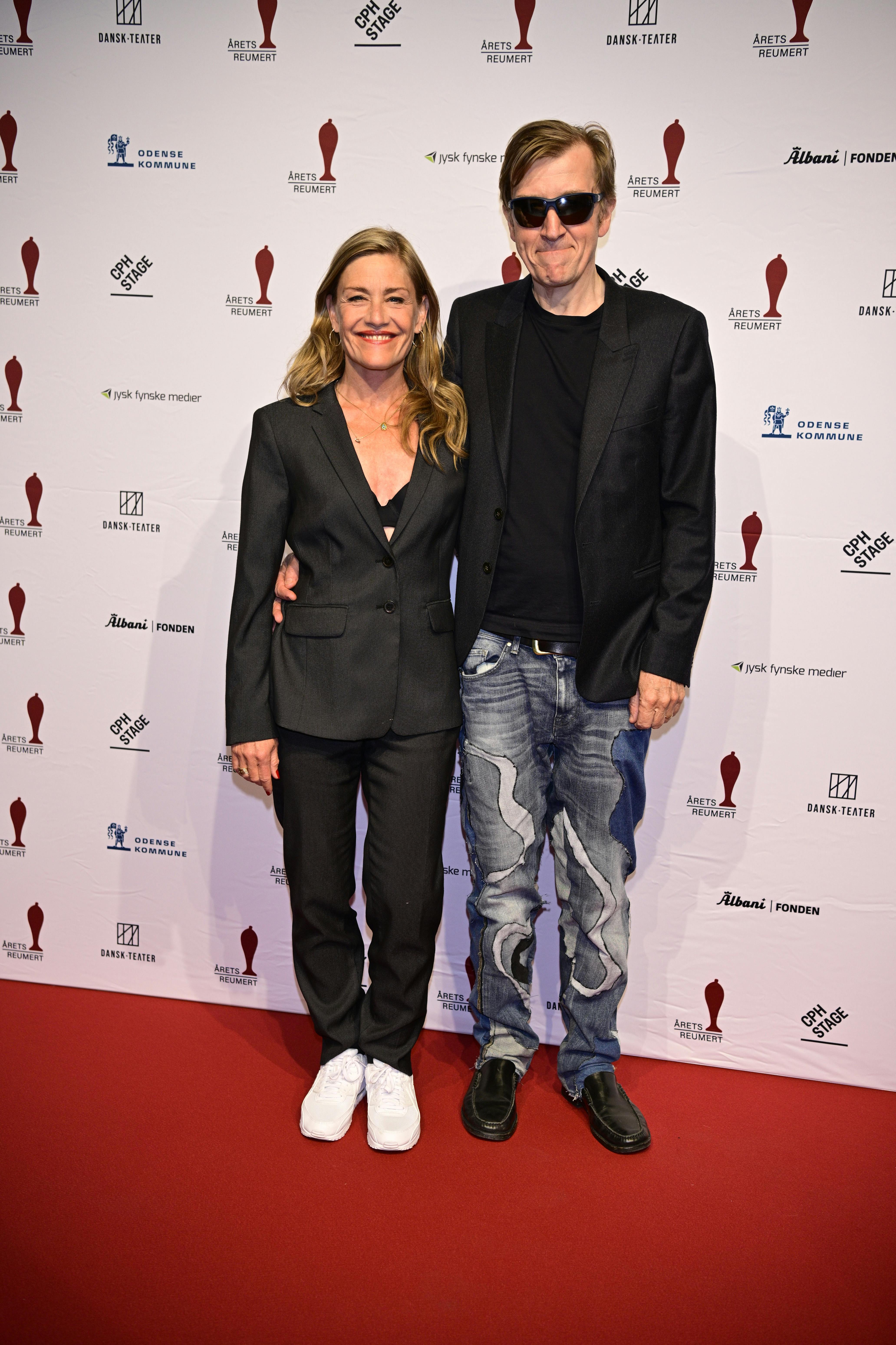 Skuespiller Jens Albinus med hustru Marina Bouras under Reumert 2022 i Odense