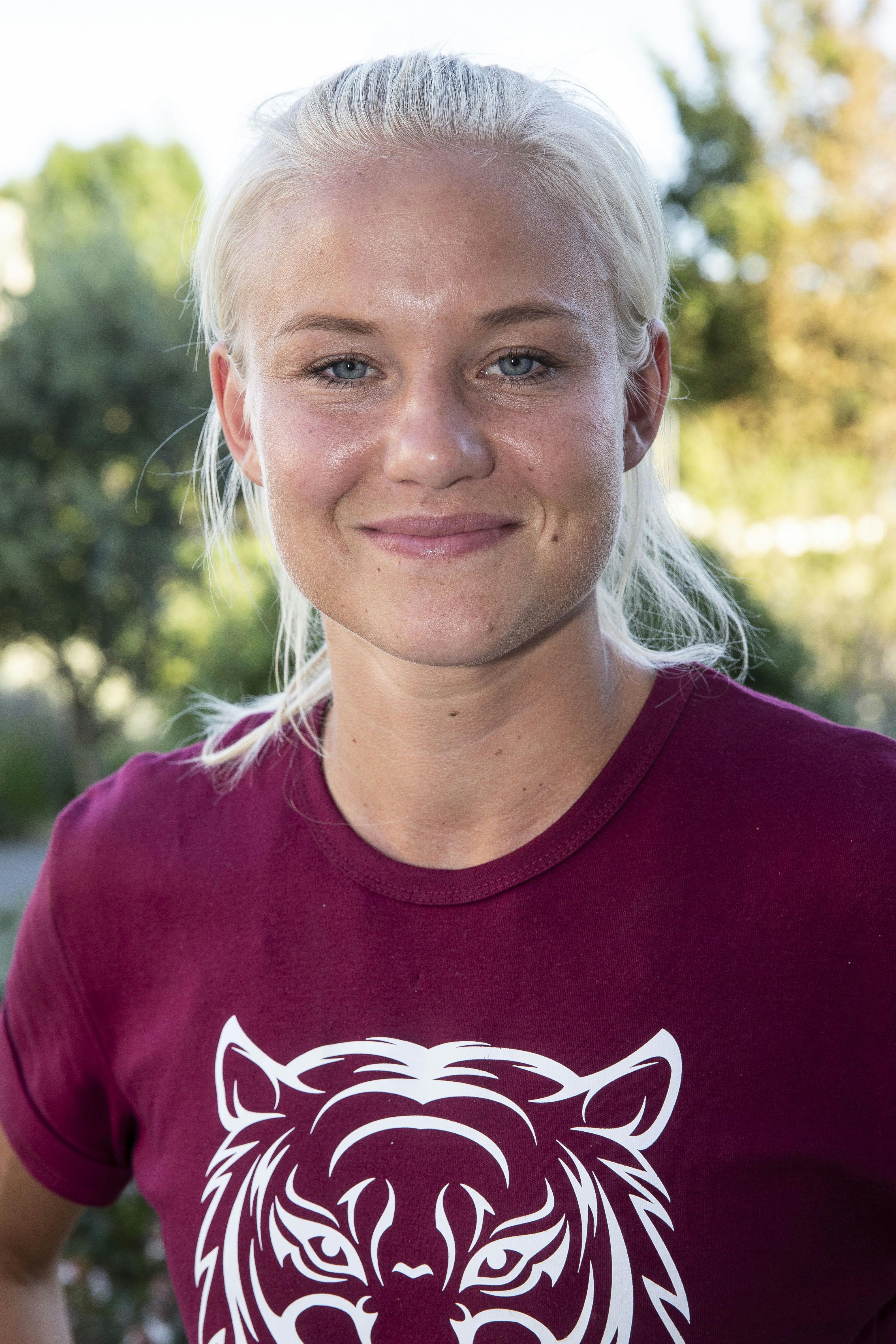 Pernille Harder ville have taget nogle andre valg, end dem landsmanden Nadia Nadim har taget.
