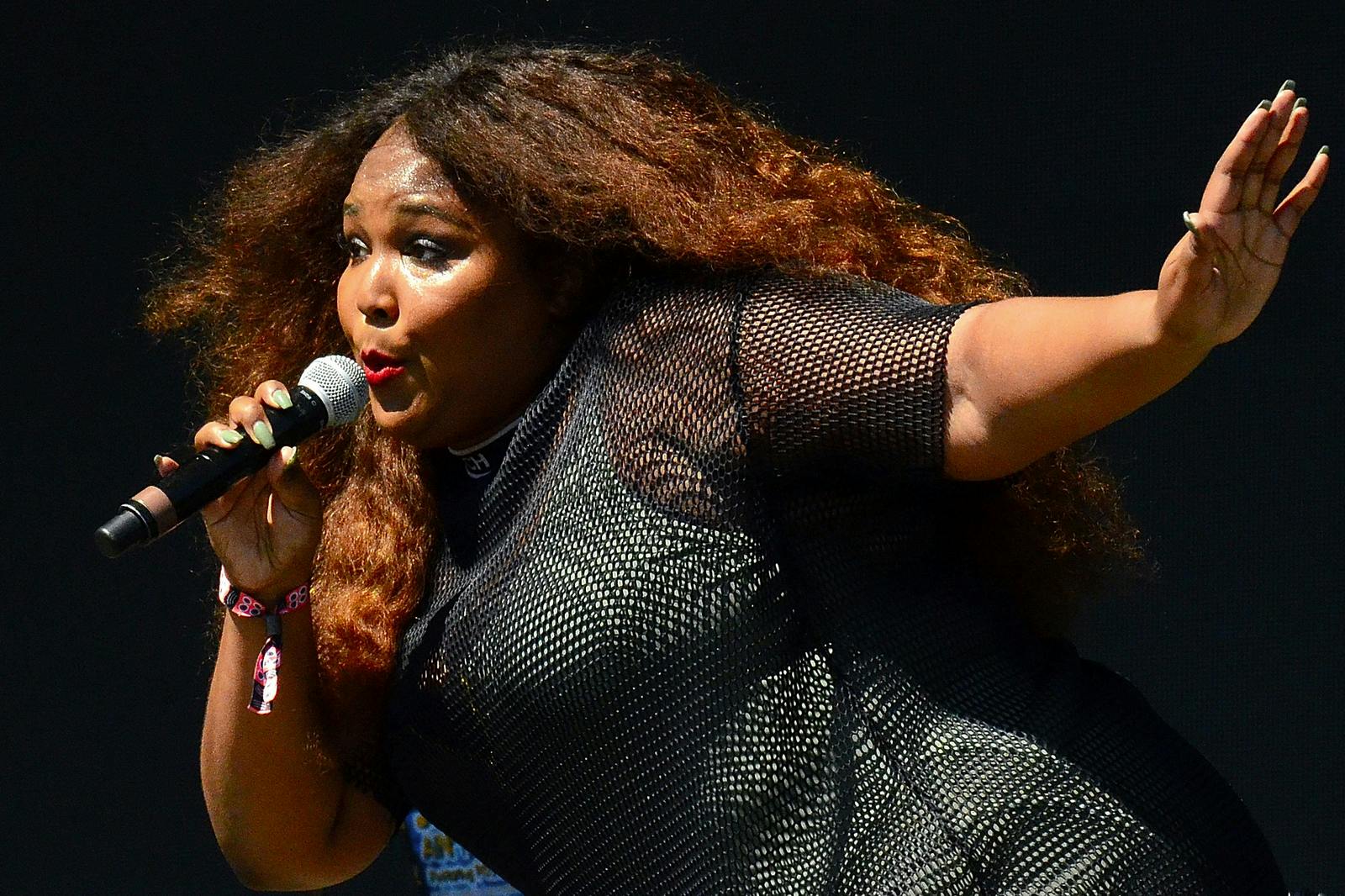 Lizzo har taget verdenen med storm, men med sin nyeste single "GRRRLS" fik hun flere klager fra fans.