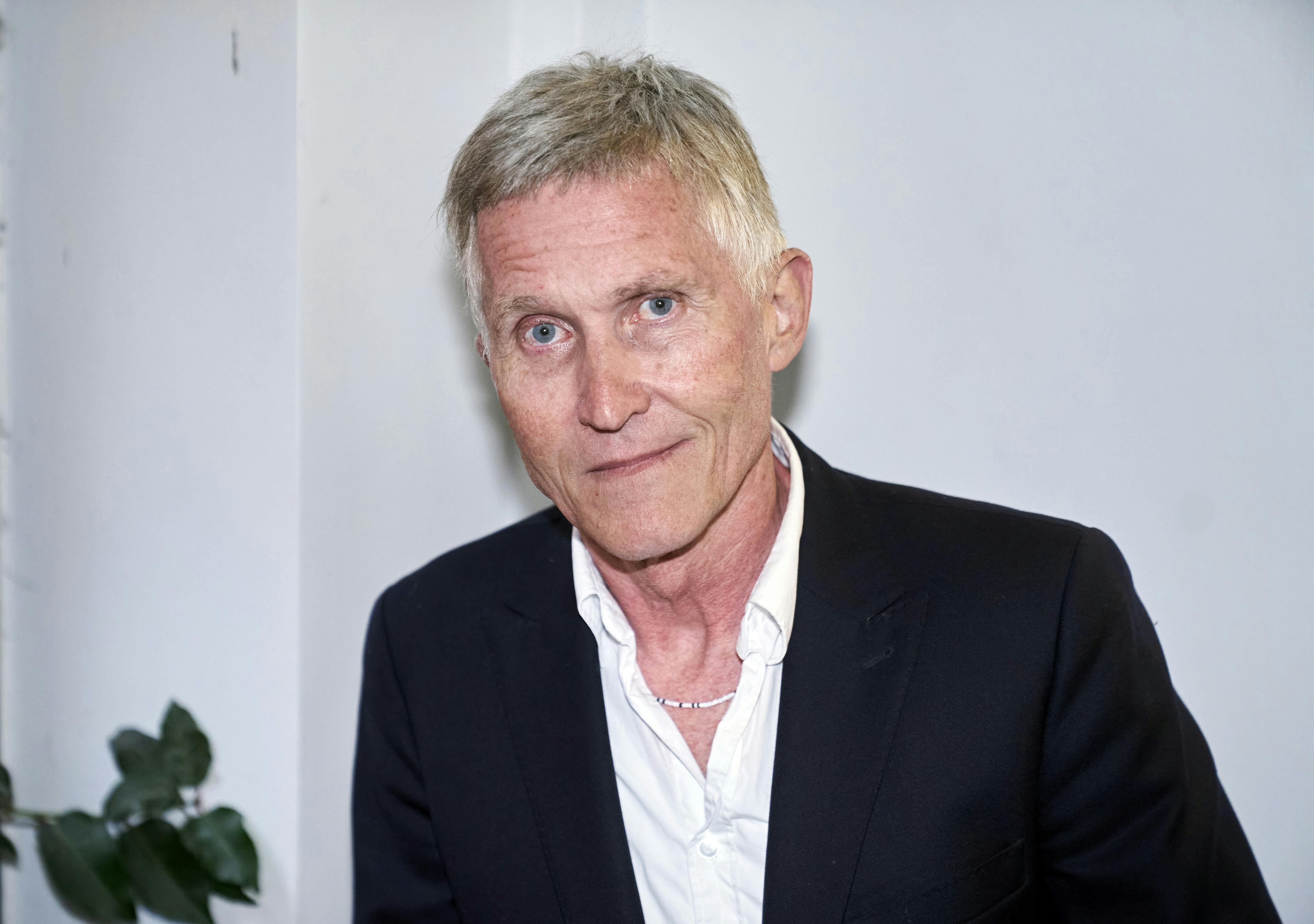 Brian Holm er sportsdirektør for Quick-Step Alpha Vinyl, og skal sidde i en af holdets biler under de tre Tour de France-etaper i Danmark.
