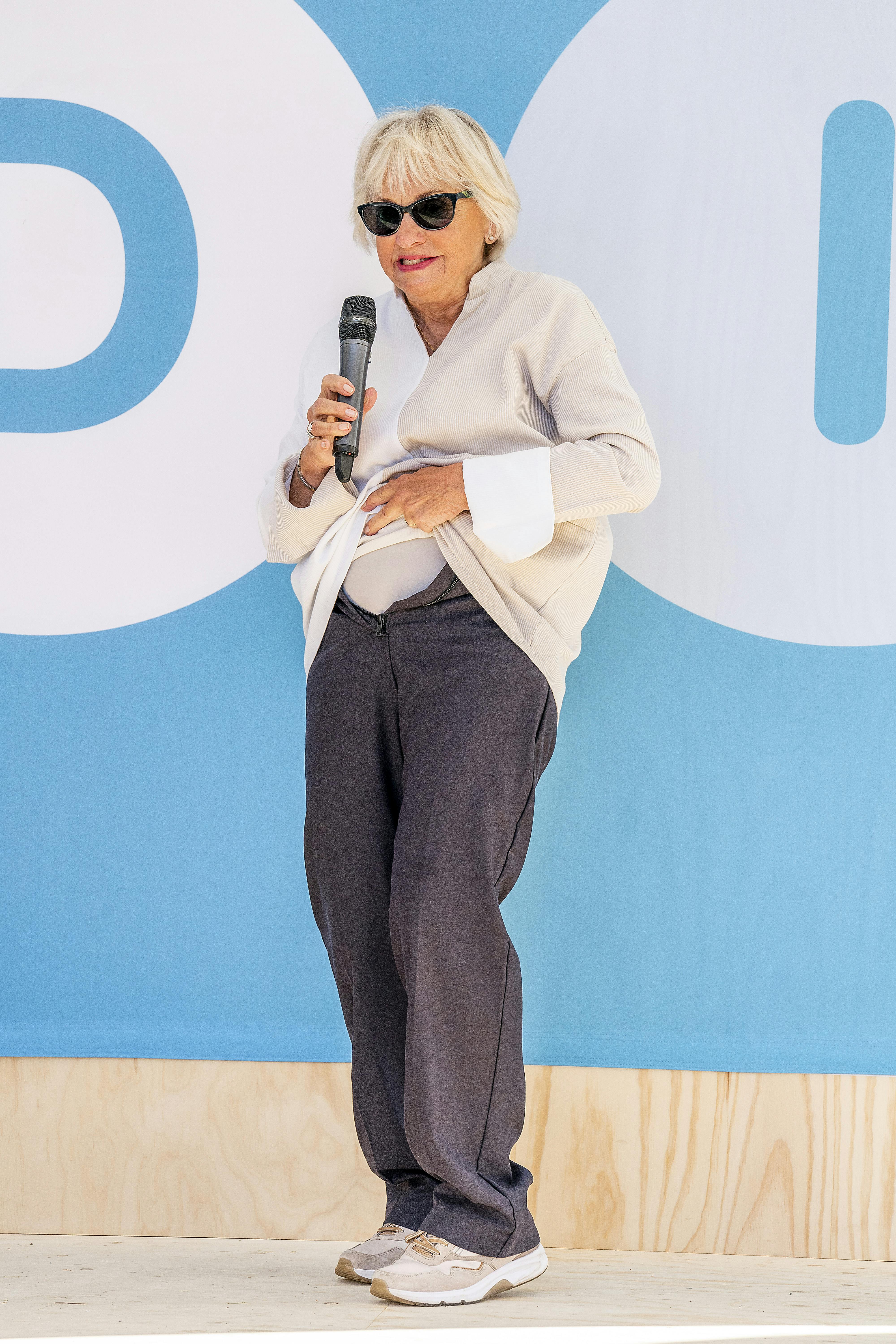 At bukserne ikke kunne knappes var ikke noget, Pia Kjærsgaard var for genert til at vise frem. 