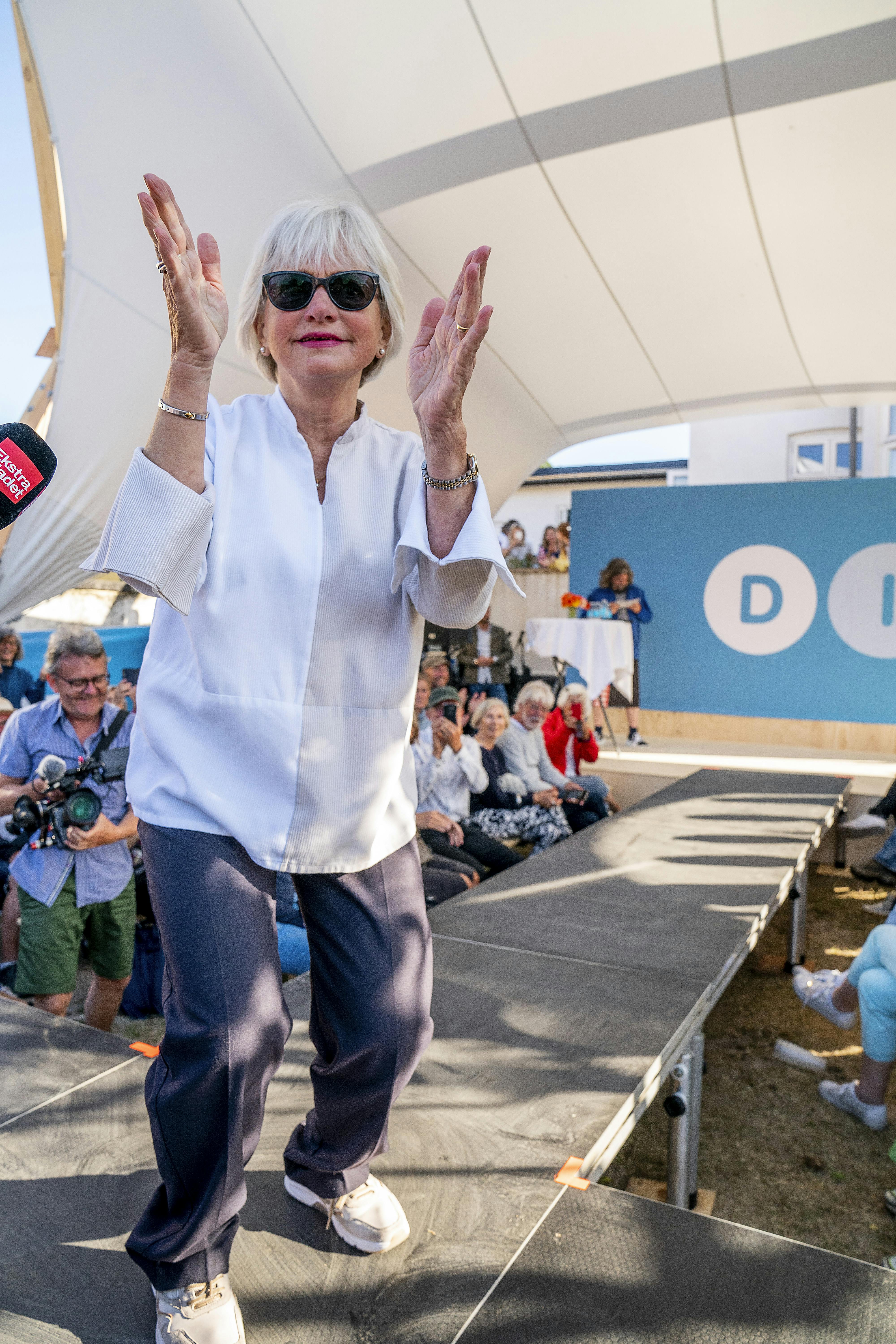 Pia Kjærsgaard var i hopla, da hun agerede model på Bornholm.&nbsp;
