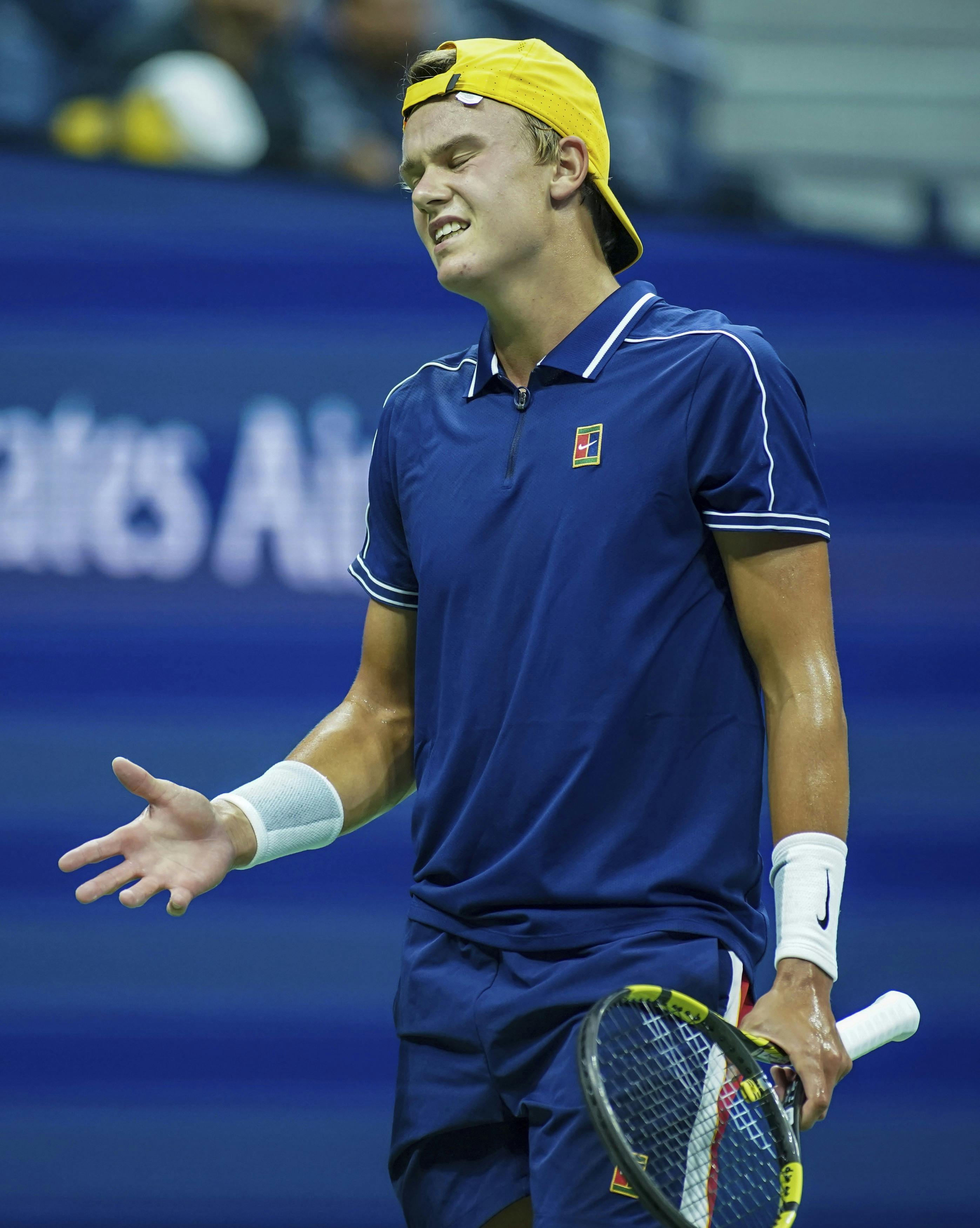 Holger Rune kæmpede med sig selv, da han røg ud i kvartfinalen i French Open-kvartfinalen.&nbsp;