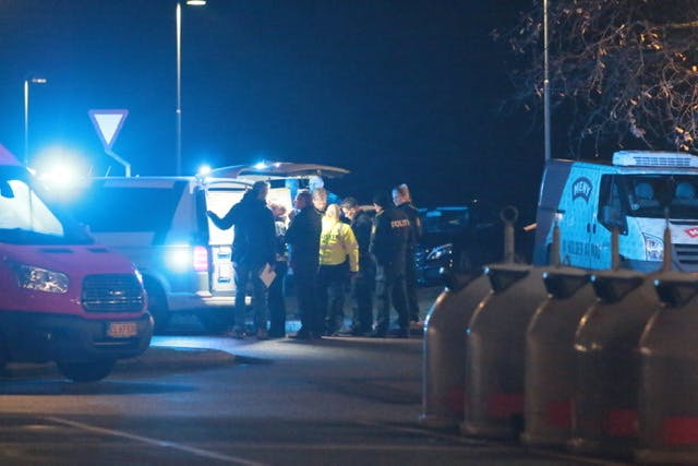 Drabene fandt sted på en parkeringsplads foran Meny.