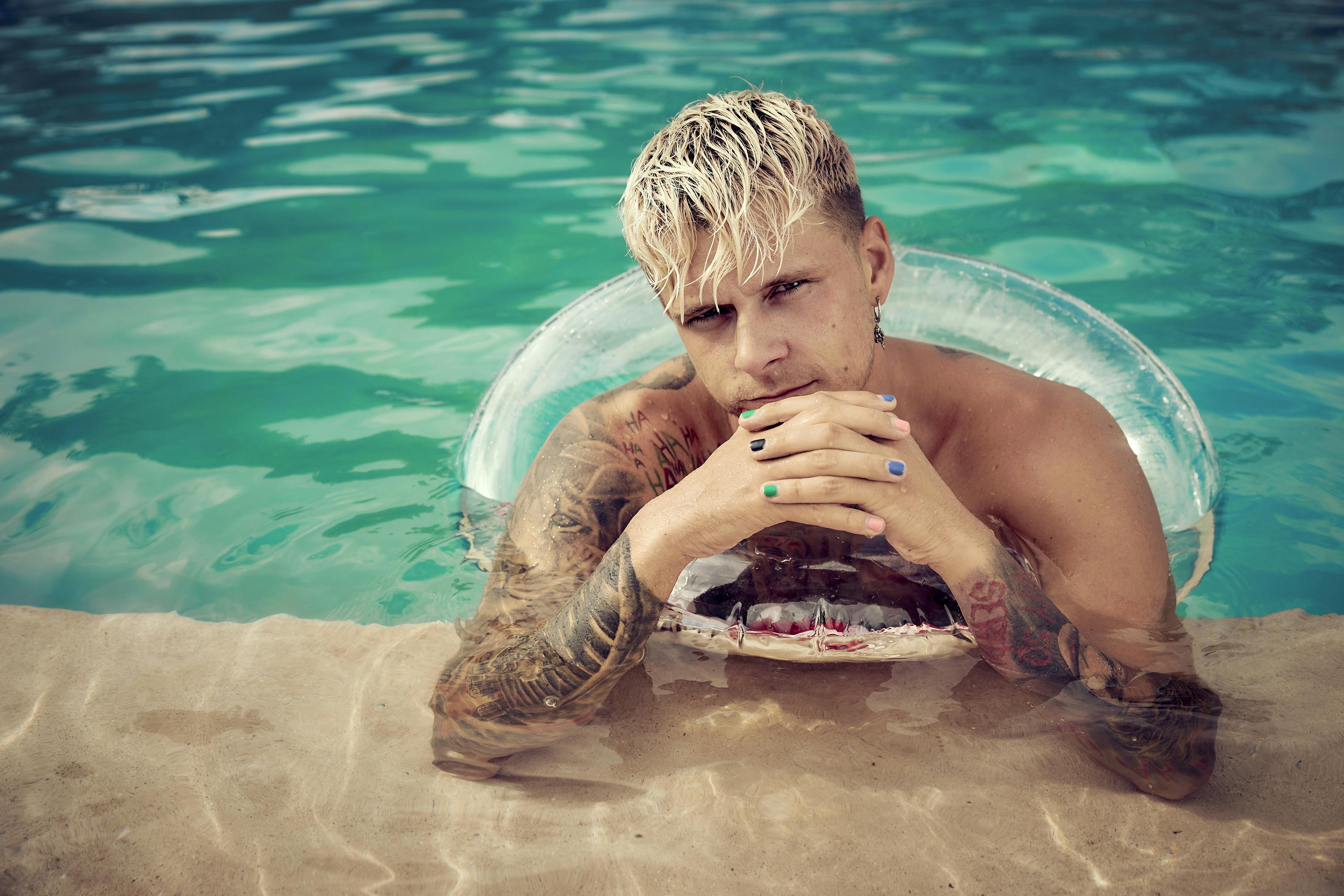 Jeppe Risager forsøger at sabotere Sofie-Mais forhold til Oli, siger hun.