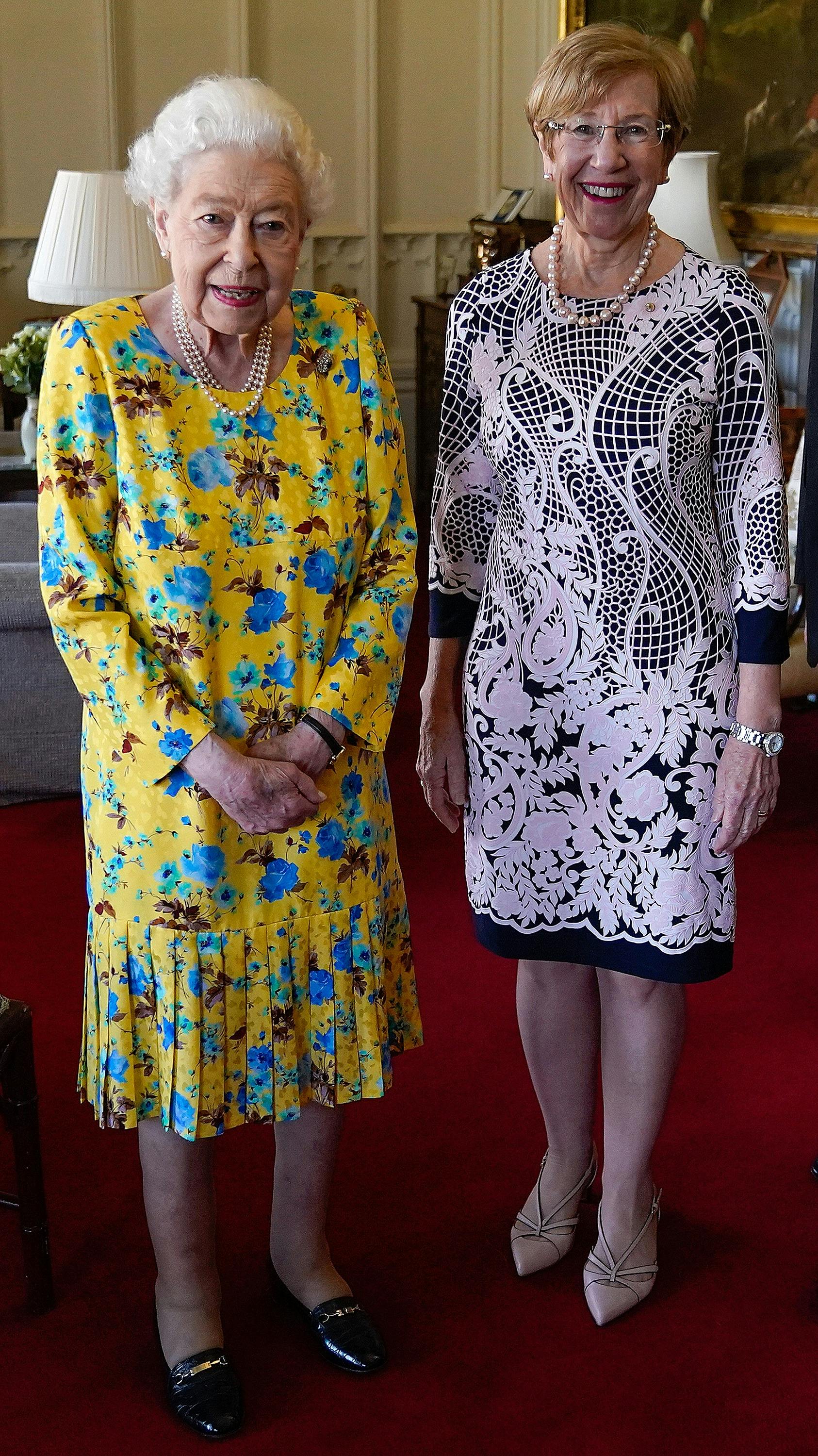 De nye billeder af dronning Elizabeth viser en tydelig tynd og afkræftet monark.
