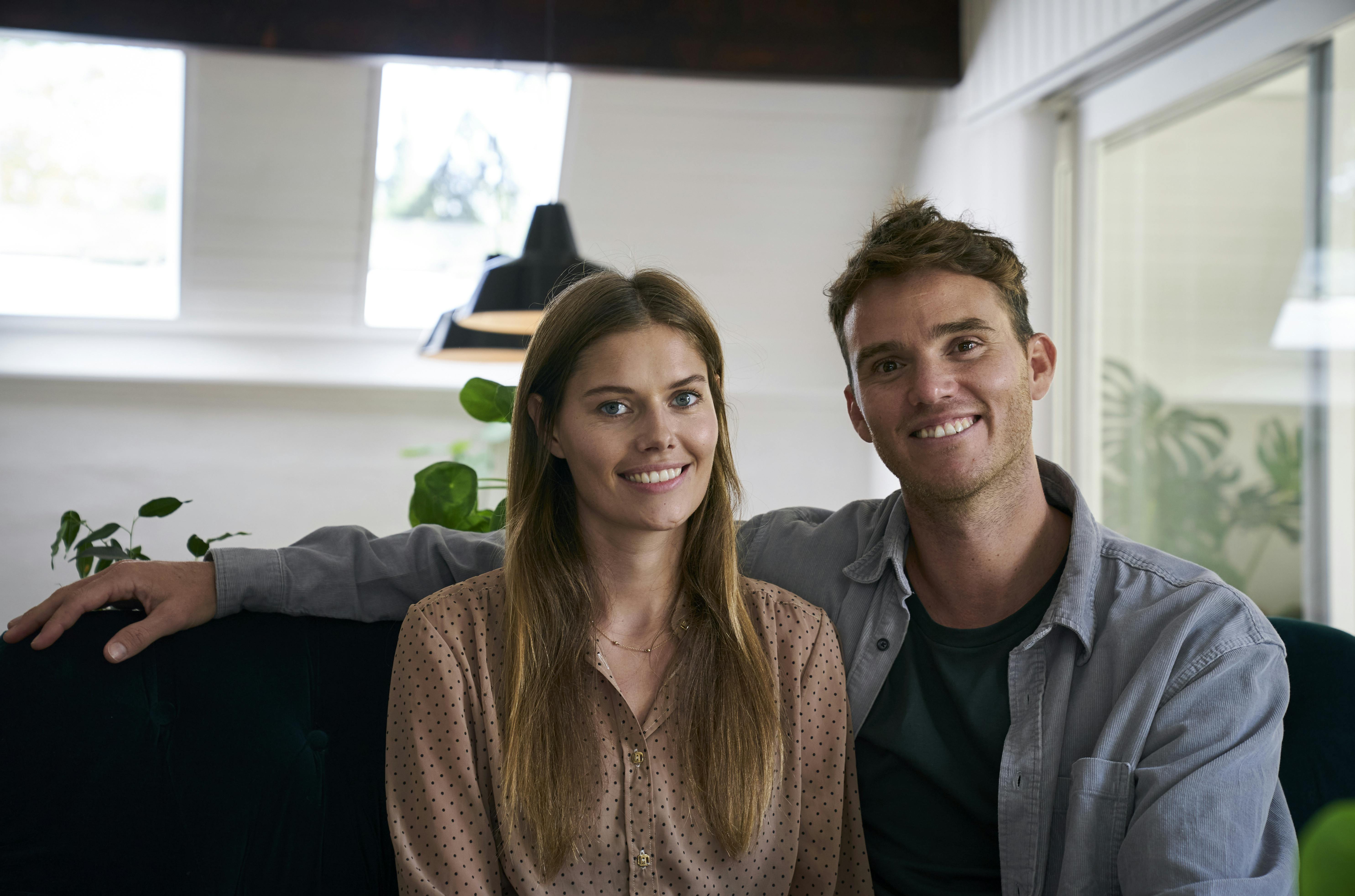 Der er meget at smile over for Reece og Caroline, der lige er blevet forældre.