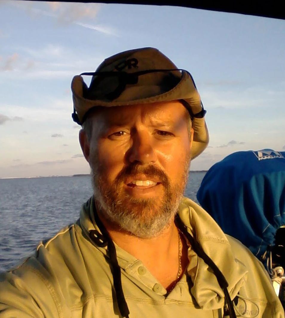 Den ene af de druknede dykkere blev identificeret som den 52-årige Todd McKenna 