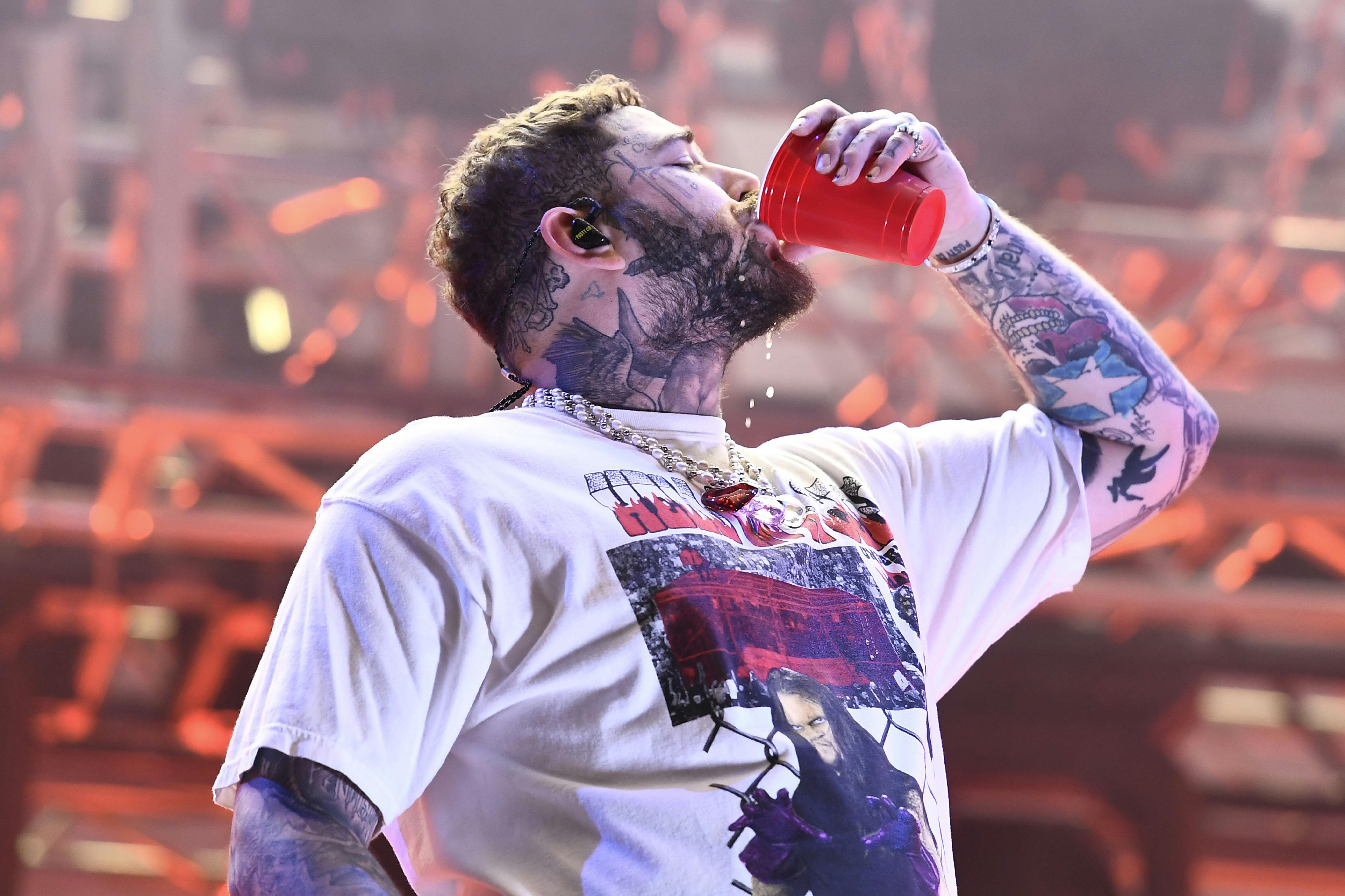 Kommer Post Malone til at drikke med en vaskeægte kommende konge i aften? Muligheden forelægger.