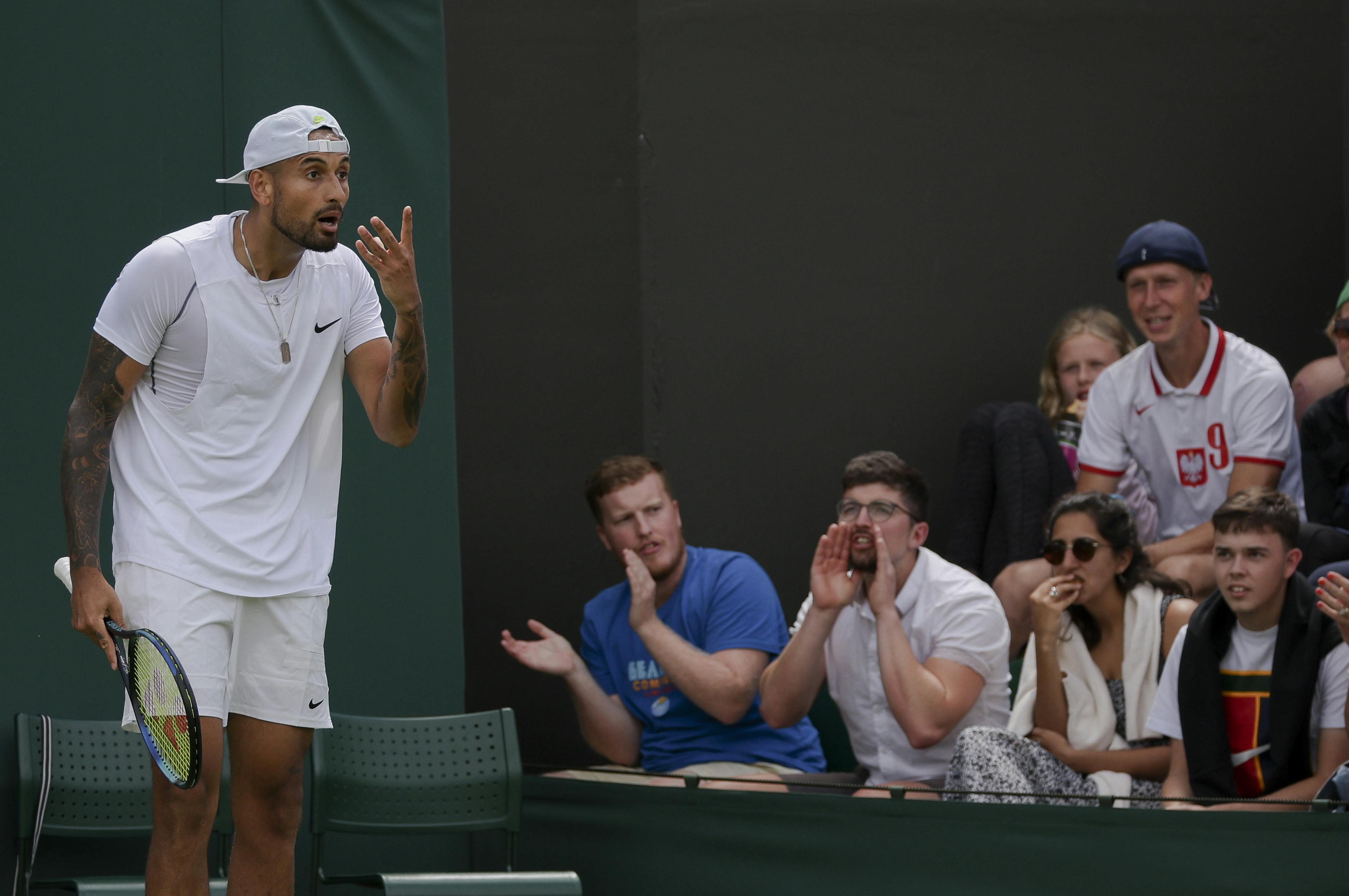 Nick Kyrgios opfører sig igen som en idiot på tennisbanen