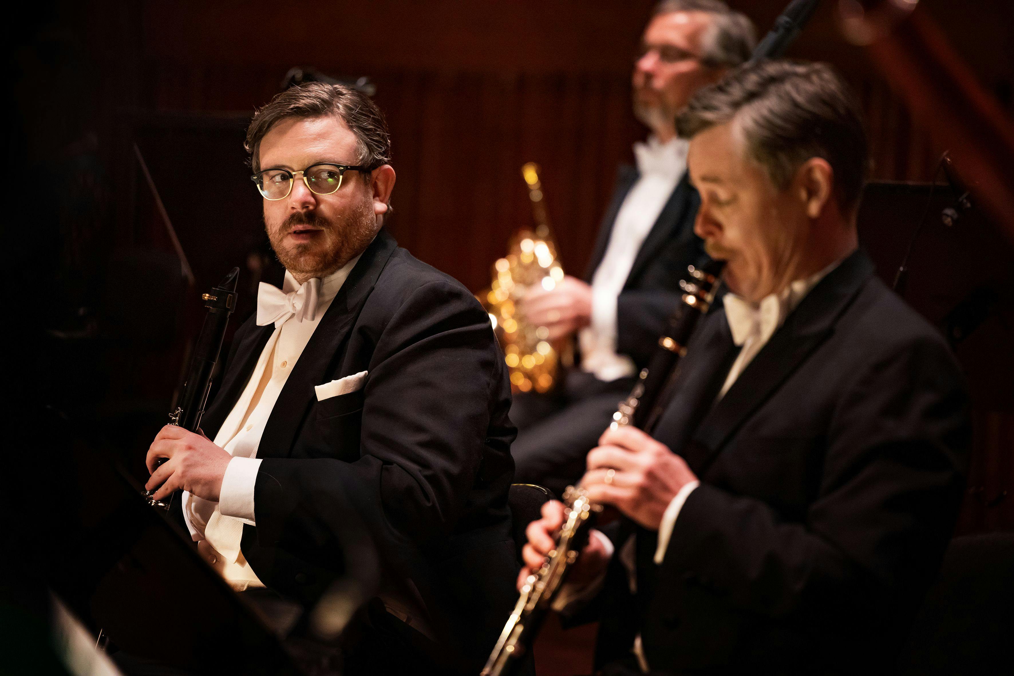 Der skal være plads til alle i symfoniorkestret, men det er ikke altid helt nemt. Slet ikke for enspænderen Bo Høxenhave (Frederik Cilius). 