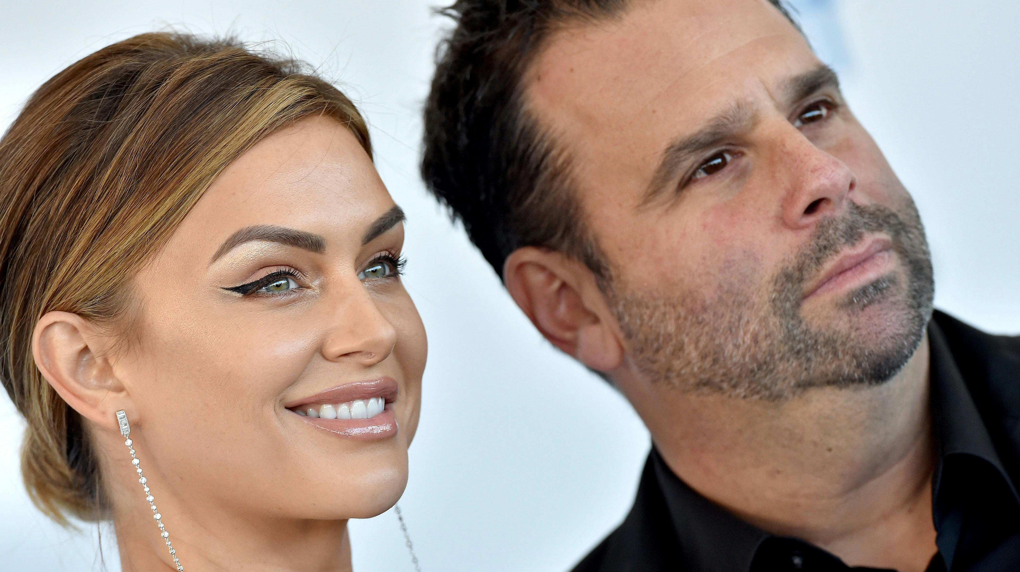 Randall Emmett bliver beskyldt for grænseoverskridende adfærd og seksuelle krænkelser, men giver Lala Kent skylden.