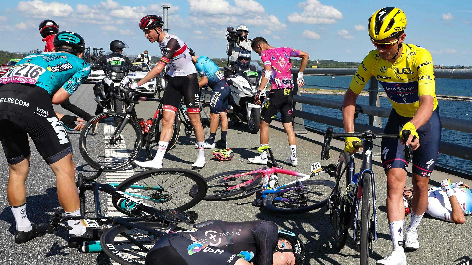 Quick-Step Alpha Vinyl Teams Yves Lampaert røg også en tur i asfalten under anden etape.