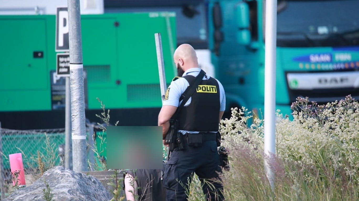 Efter skyderiet blev den 22-årige anholdt uden for Field's. Mandag blev han varetægtsfængslet i foreløbigt 24 dage på en psykiatrisk afdeling. 