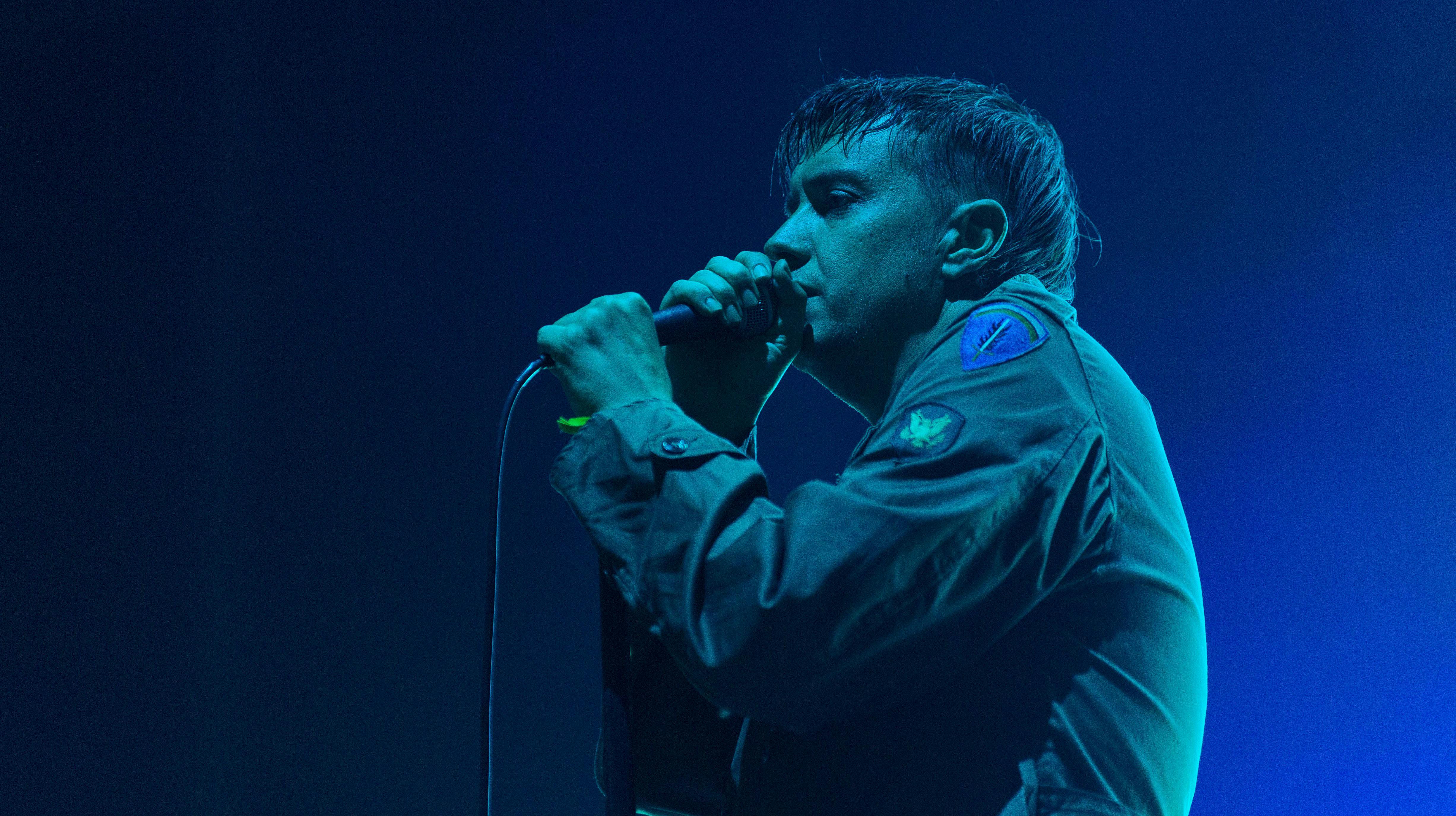 Der ventede ikke det tålmodige Roskilde-publikum nogen stor belønning for at holde ud til det sidste. Altså jo, hvis man er til syrede koncertoplevelser og sejlende forsangere. 