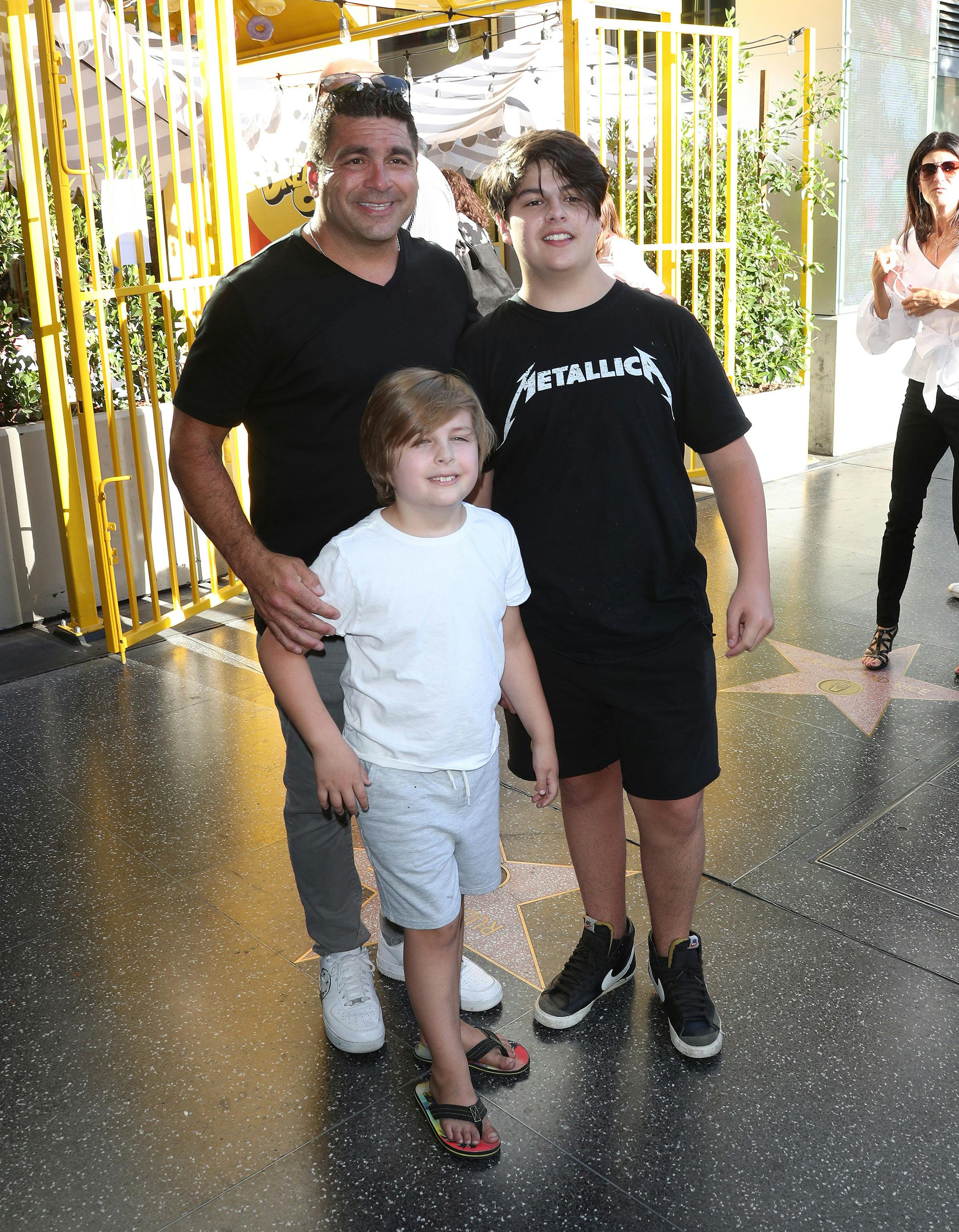 Monty Lopez med Addison Raes lillebrødre, Lucas Lopez og Enzo Lopez.