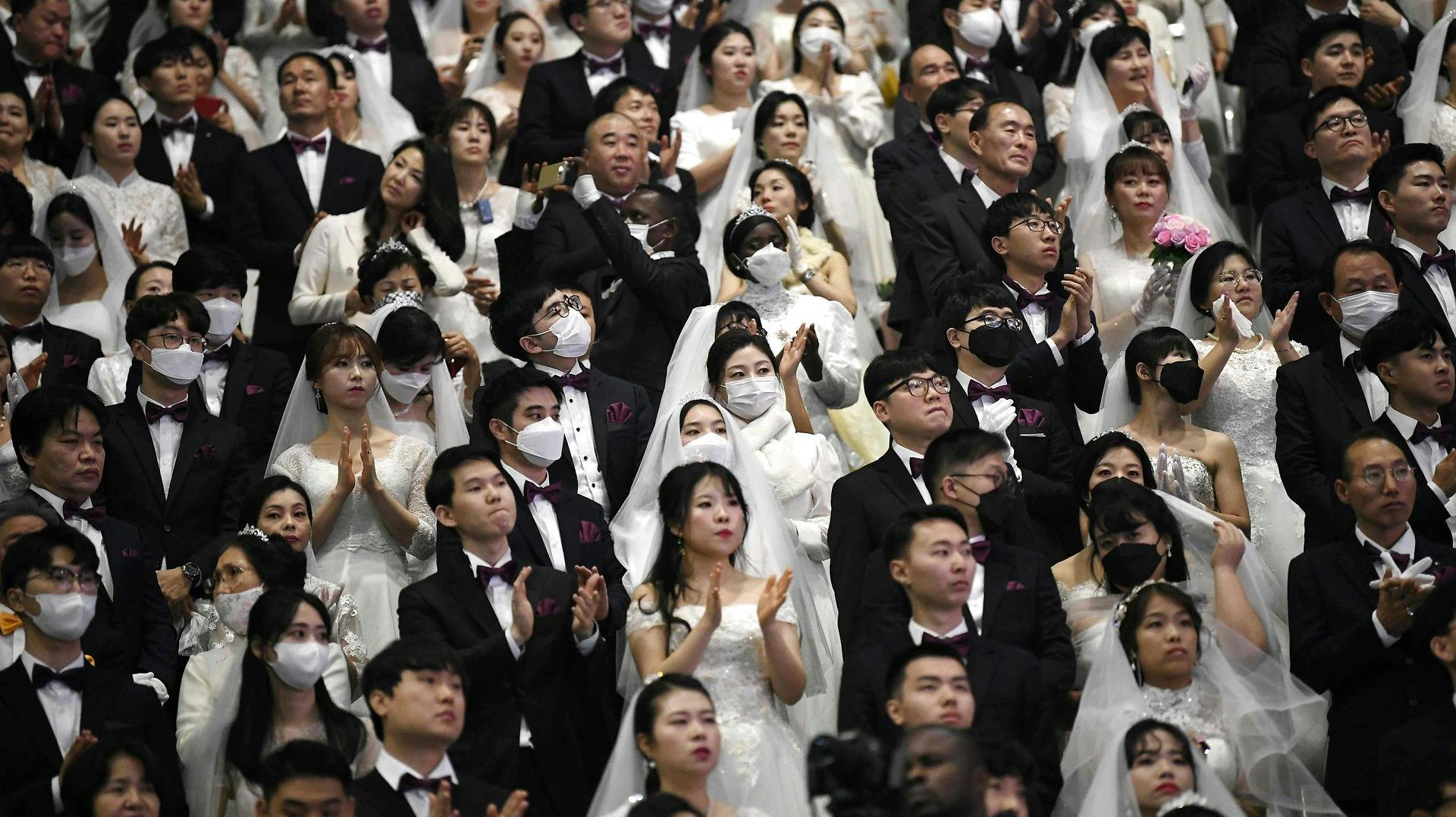 Moon-bevægelsen er især kendt for sine store bryllupsceremonier 