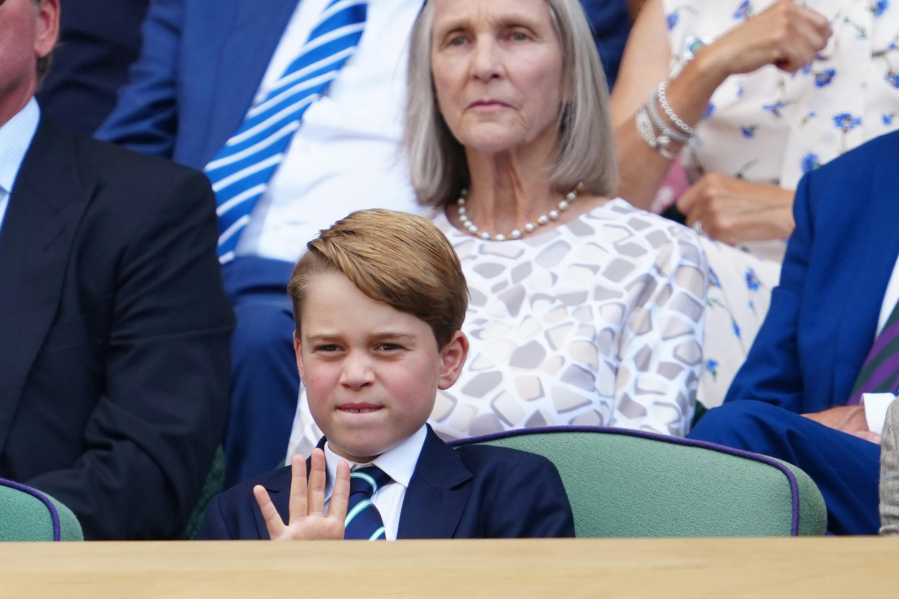 Prins George i et koncentreret øjeblik.