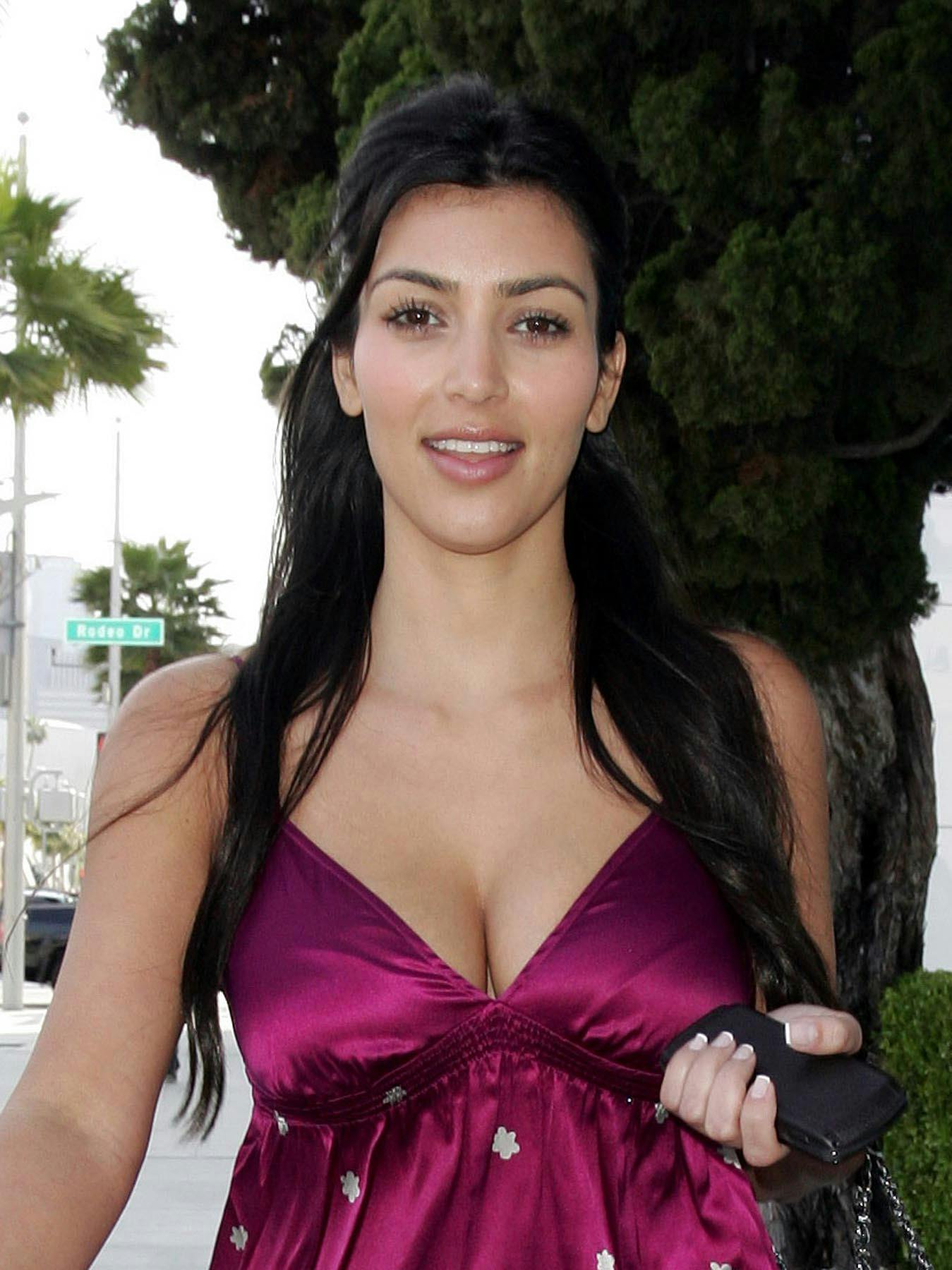 Ifølge eksperten har Kim Kardashian fået fixet næsen allerede tidligt i sin karriere - her er hun i april 2008 - årets efter succesprogrammet "Keeping Up" netop er startet